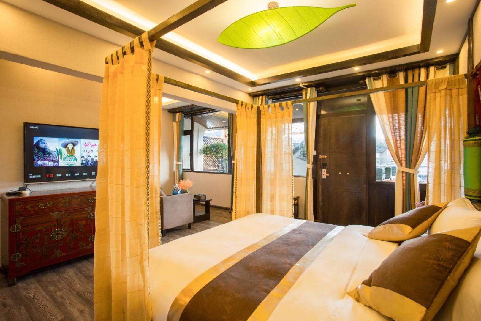 Tengchong Old Town Peace Inn