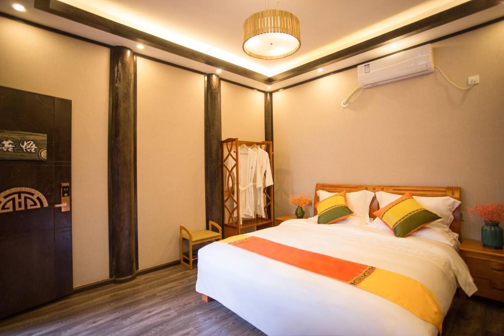 Tengchong Old Town Peace Inn