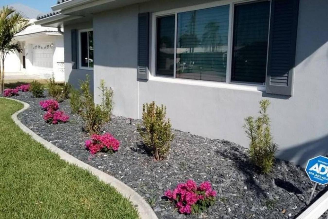 Villa Capri-Waterfront- Free Amenities-Heated Pool-Beach and Fishing Gear