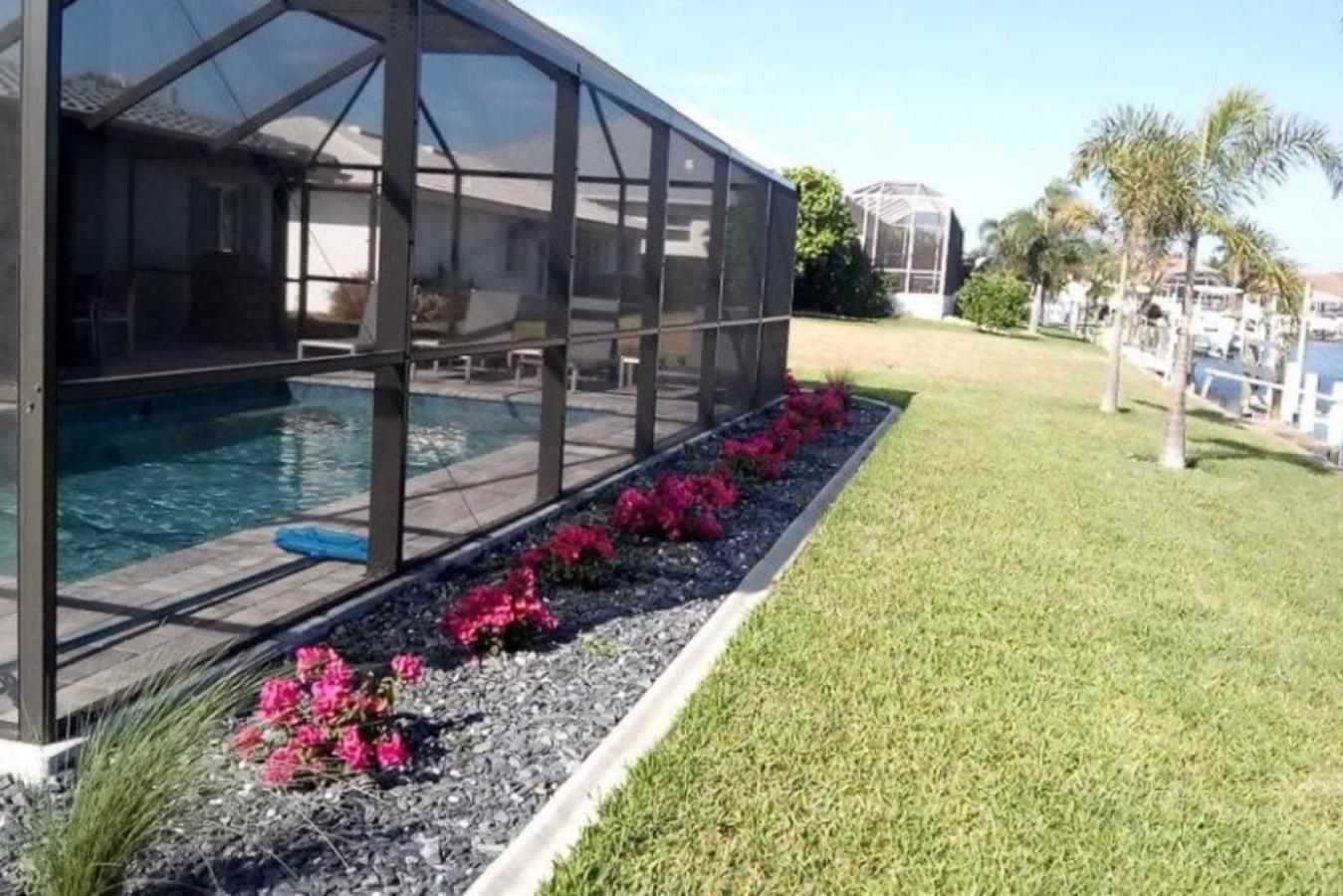 Villa Capri-Waterfront- Free Amenities-Heated Pool-Beach and Fishing Gear