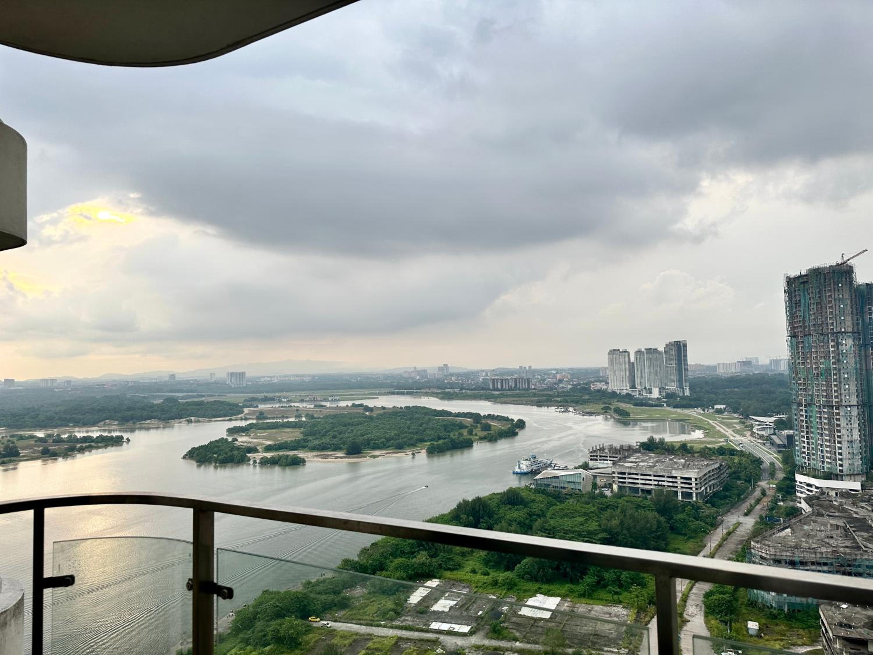 Hotpot In the Sky - RiverView In City by Cowidea