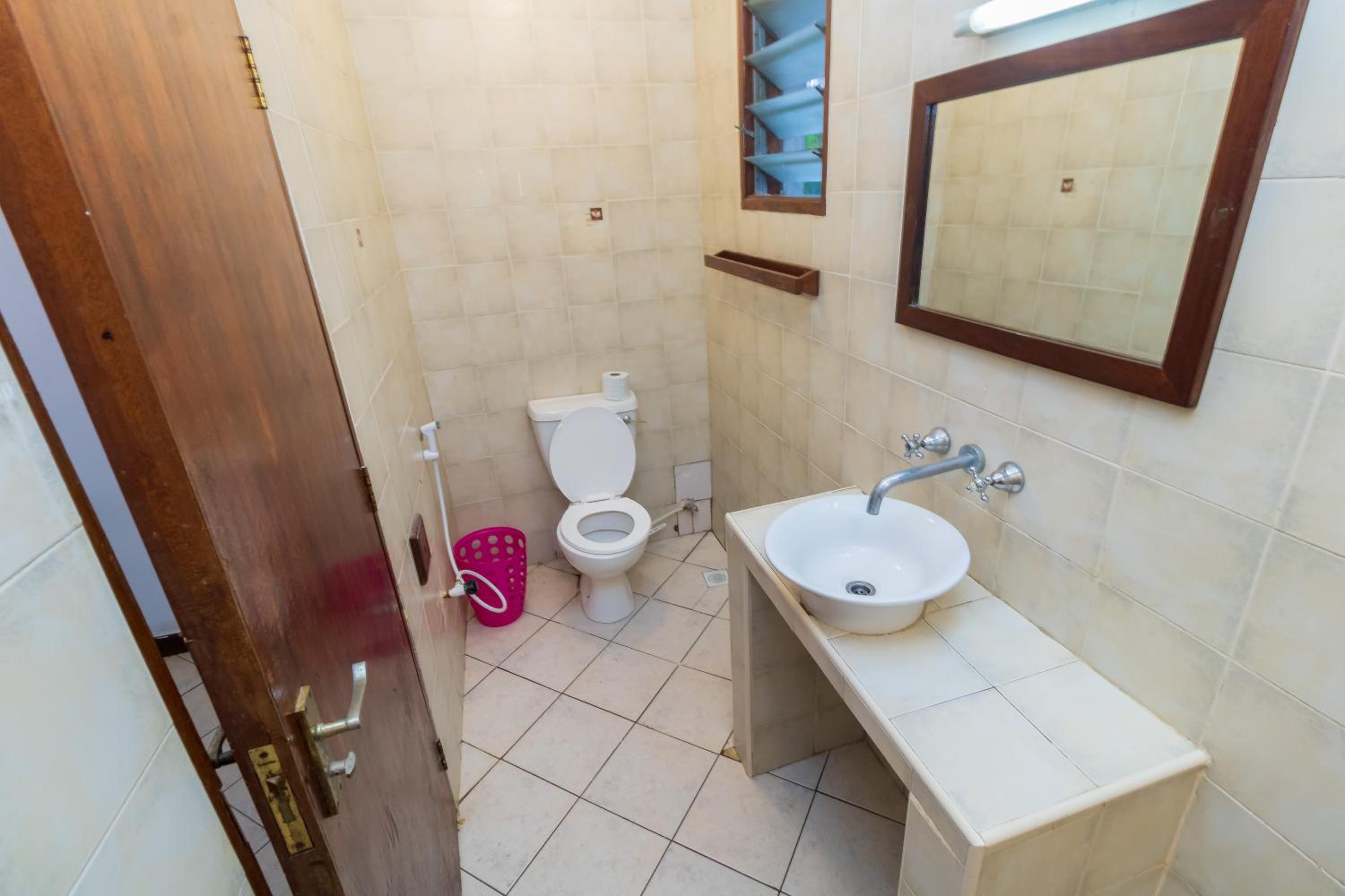 Cozy Small Room With Pool view 3