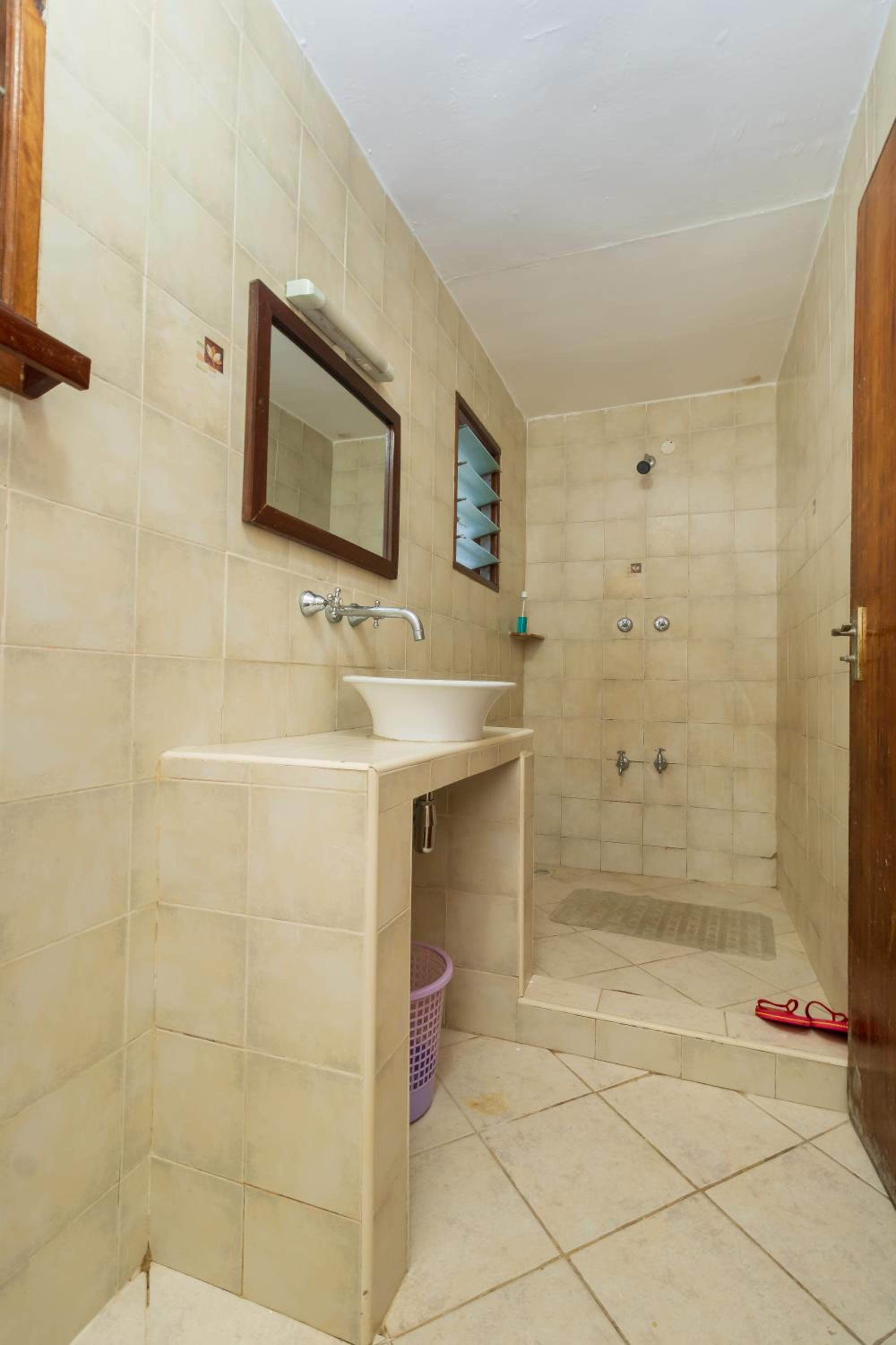 Cozy Small Room With Pool view 4