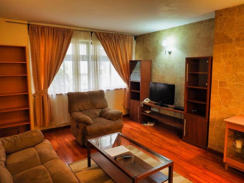Cozy Sarit Apartment