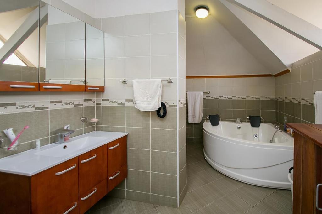 Cozy Sarit Apartment
