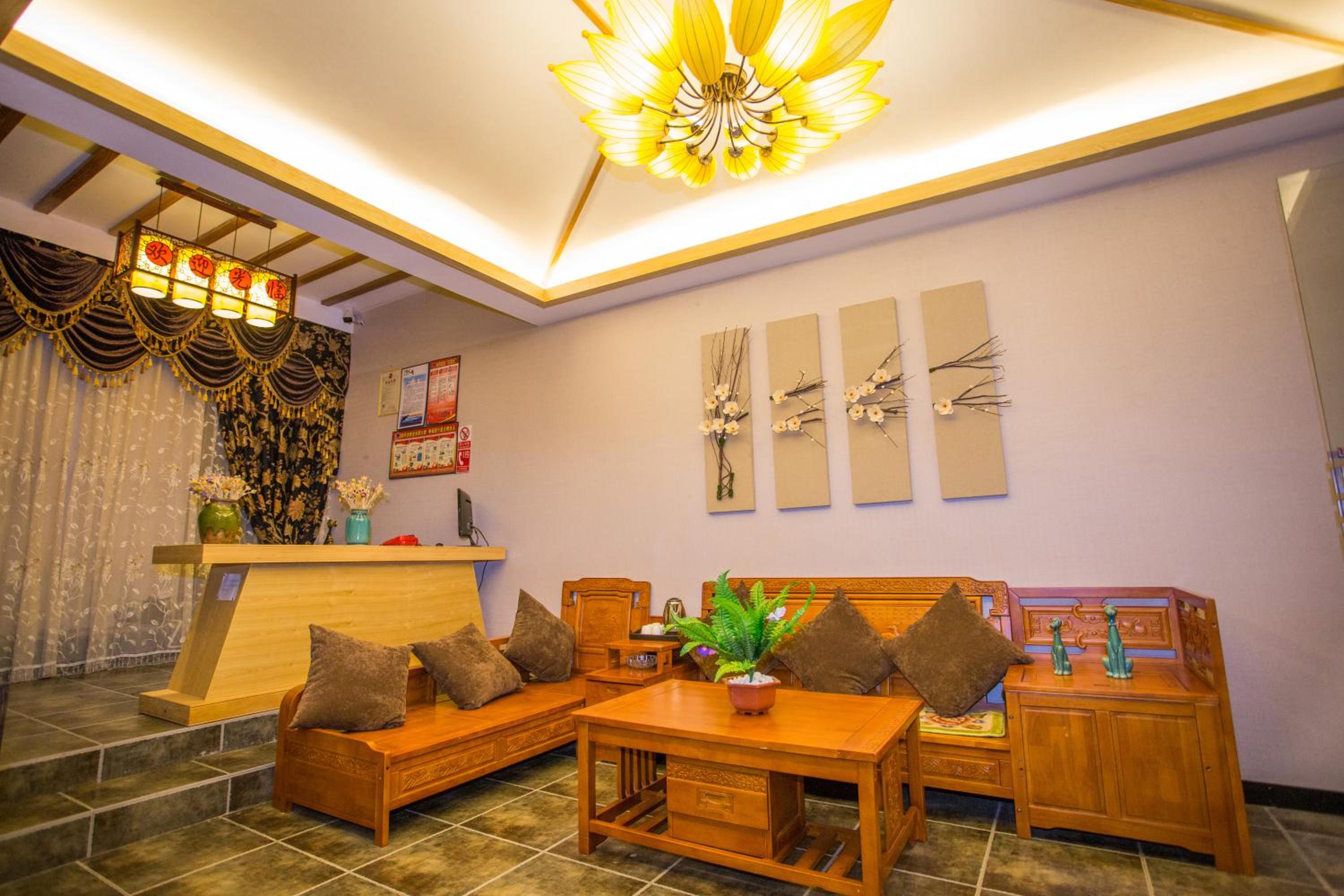 Tengchong Old Town Peace Inn