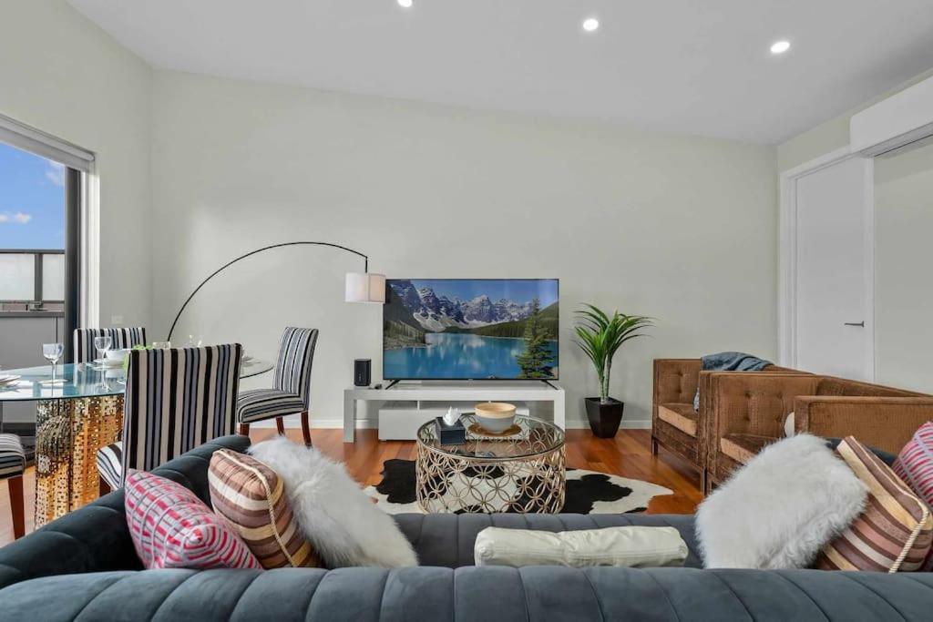 Luxury Townhouse 7km close to the City