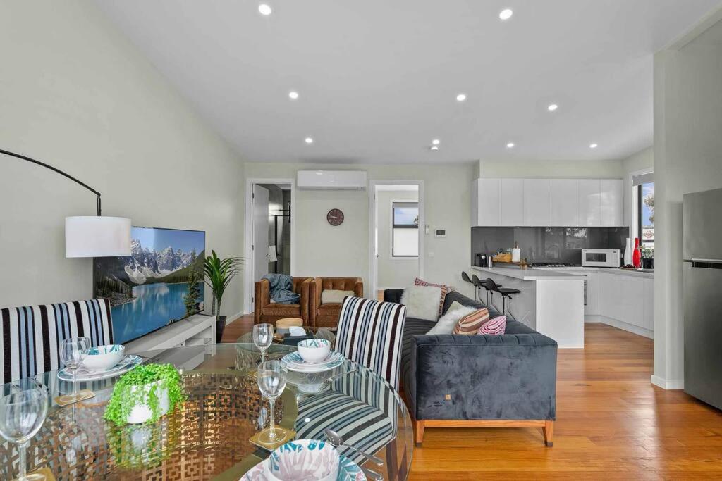 Luxury Townhouse 7km close to the City