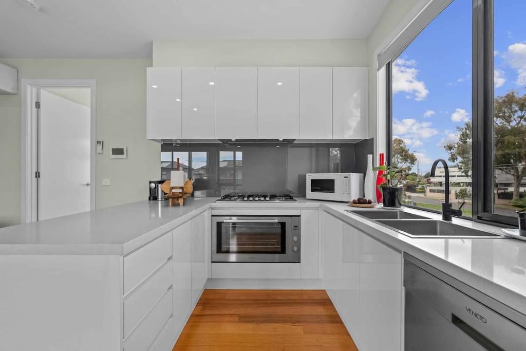 Luxury Townhouse 7km close to the City