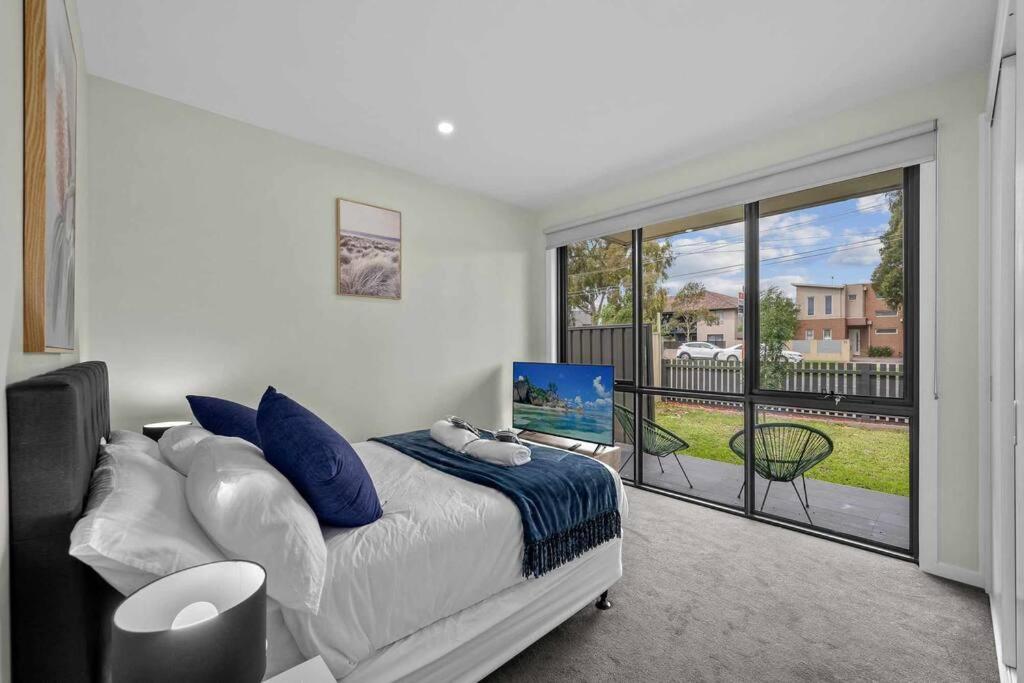 Luxury Townhouse 7km close to the City
