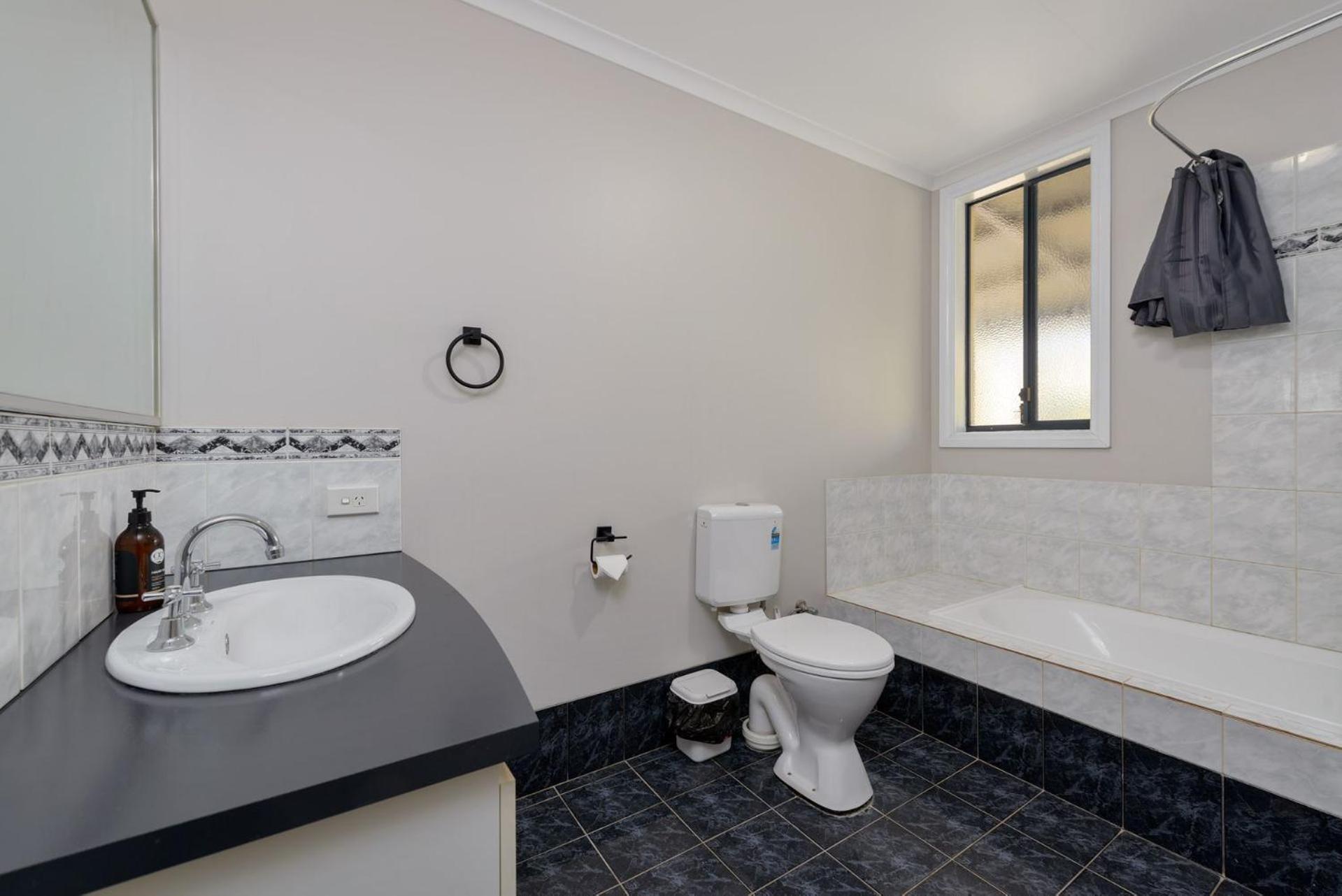 79 Nimitz Street - Pool and Pet Friendly