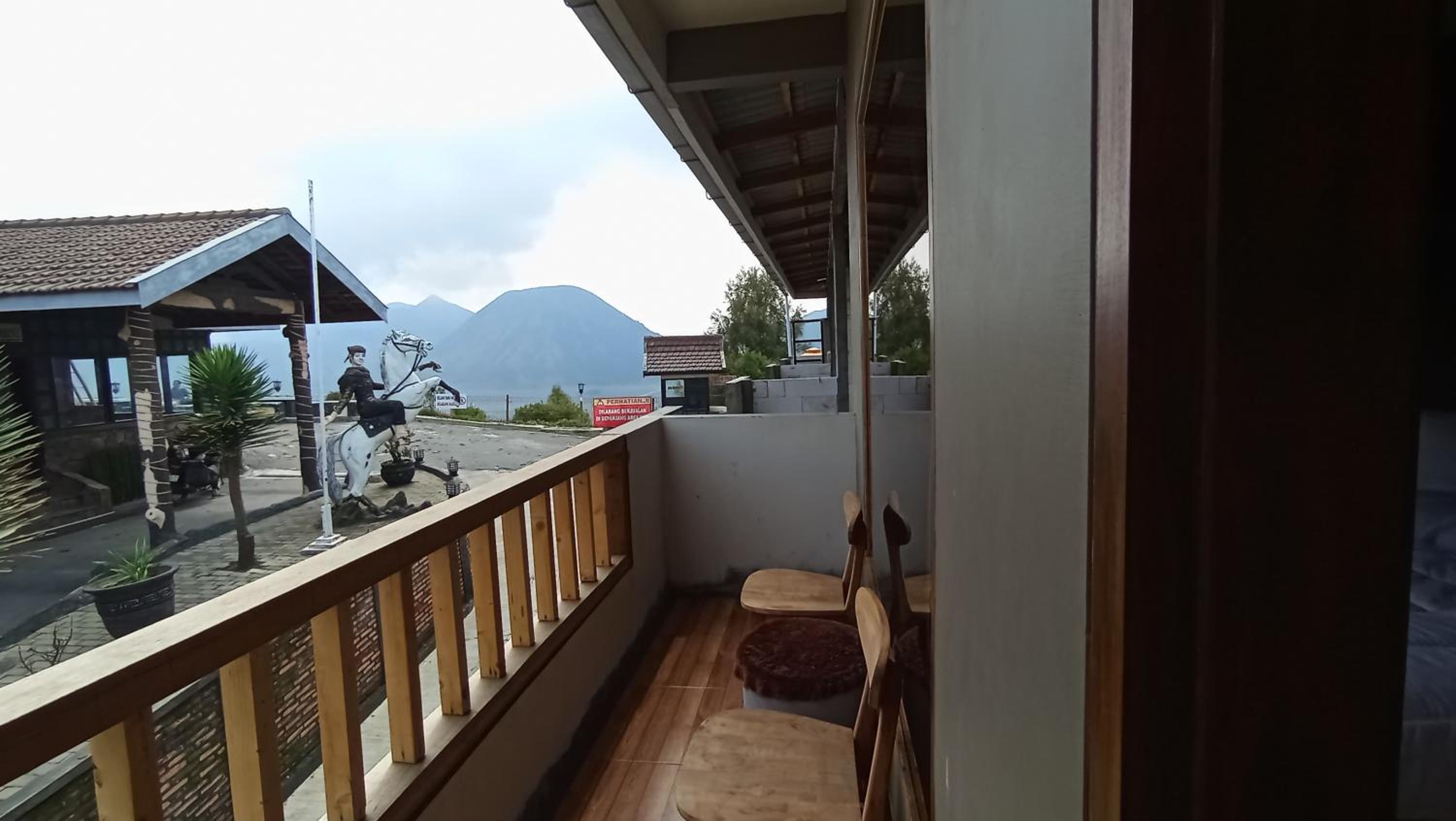 Sky View Bromo Guest House view 2
