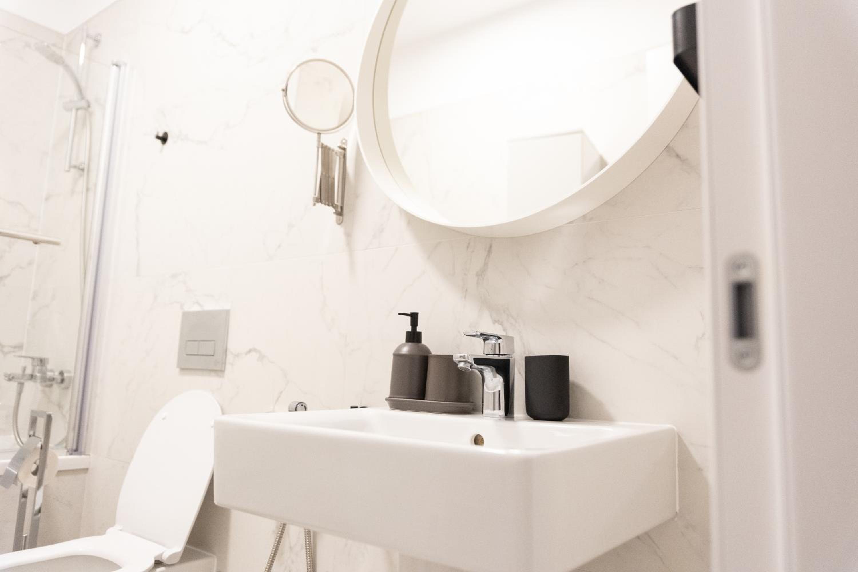 Luxury Brand New Win Herastrau view 3