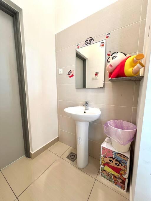 B1610 Austin Height Crayon shin chan Home By Stay