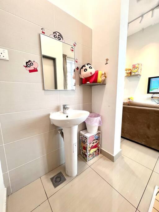 B1610 Austin Height Crayon shin chan Home By Stay