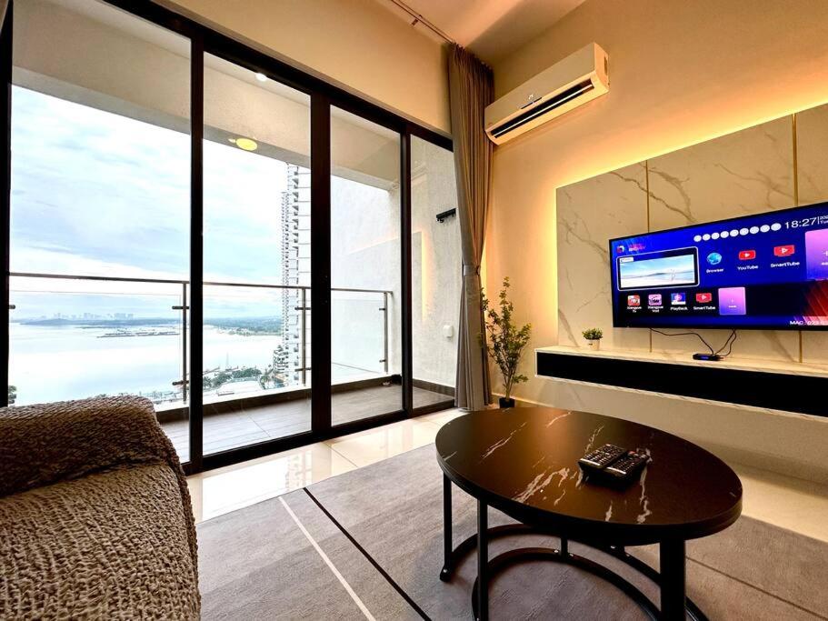 SeaView Danga Bay - Heart of City - by Cowidea