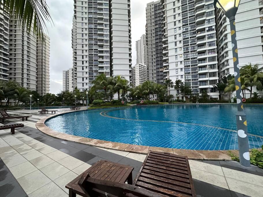 SeaView Danga Bay - Heart of City - by Cowidea