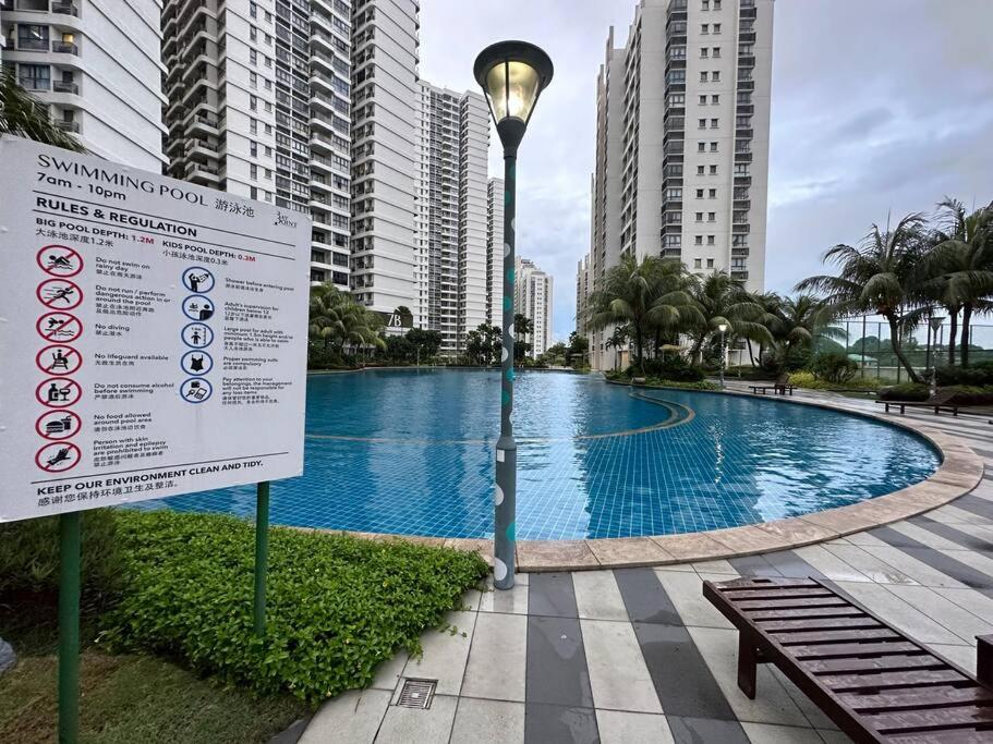 SeaView Danga Bay - Heart of City - by Cowidea