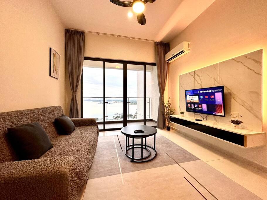 SeaView Danga Bay - Heart of City - by Cowidea