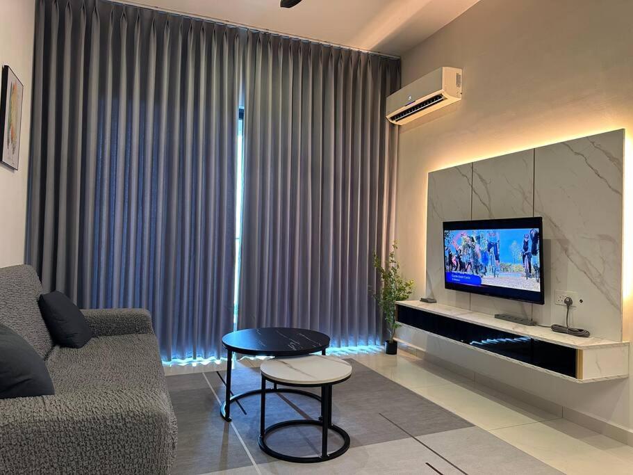 SeaView Danga Bay - Heart of City - by Cowidea