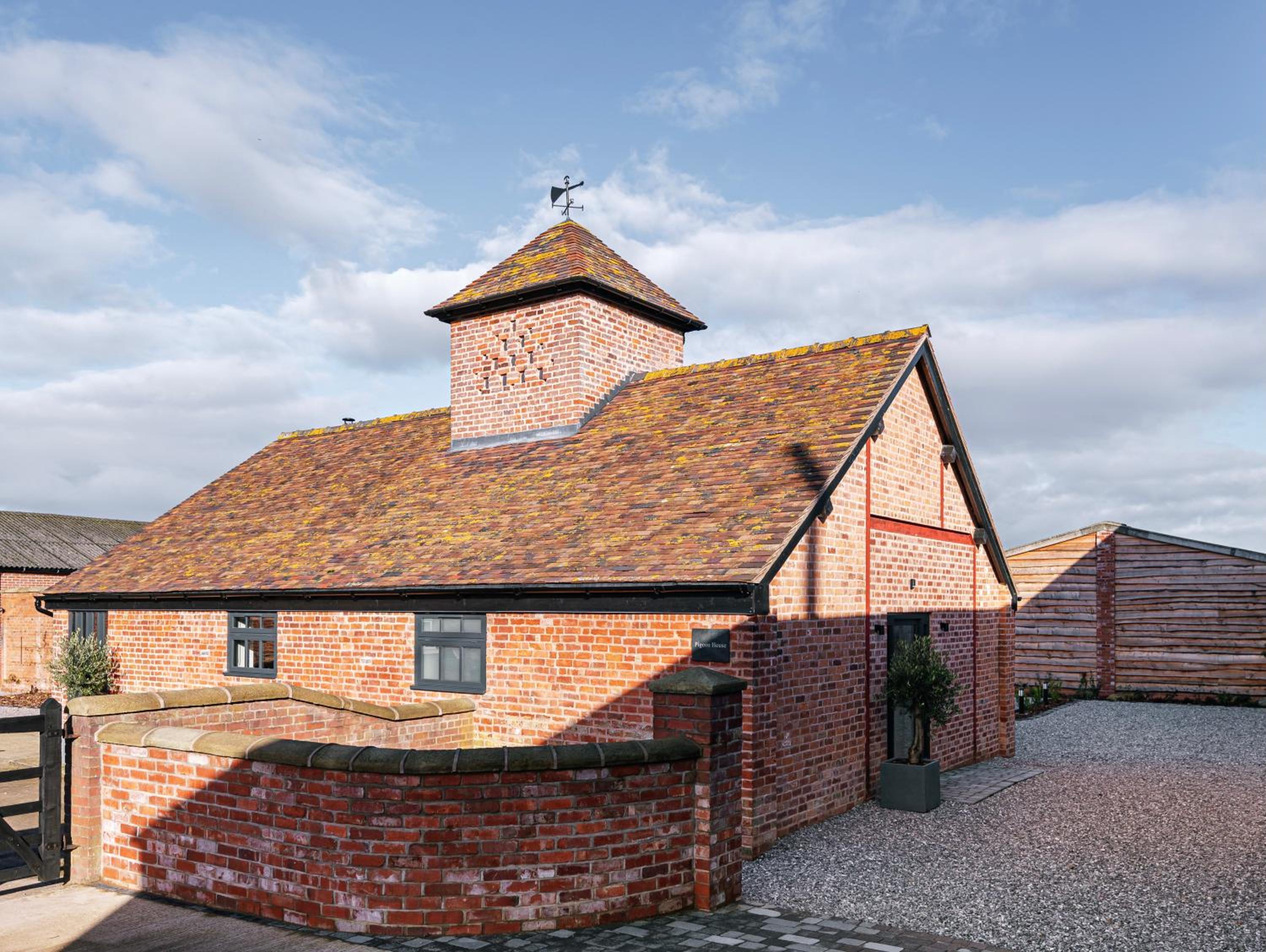 Hotel Pigeon House - Unique barn with hot tub and wood burner - Image 1