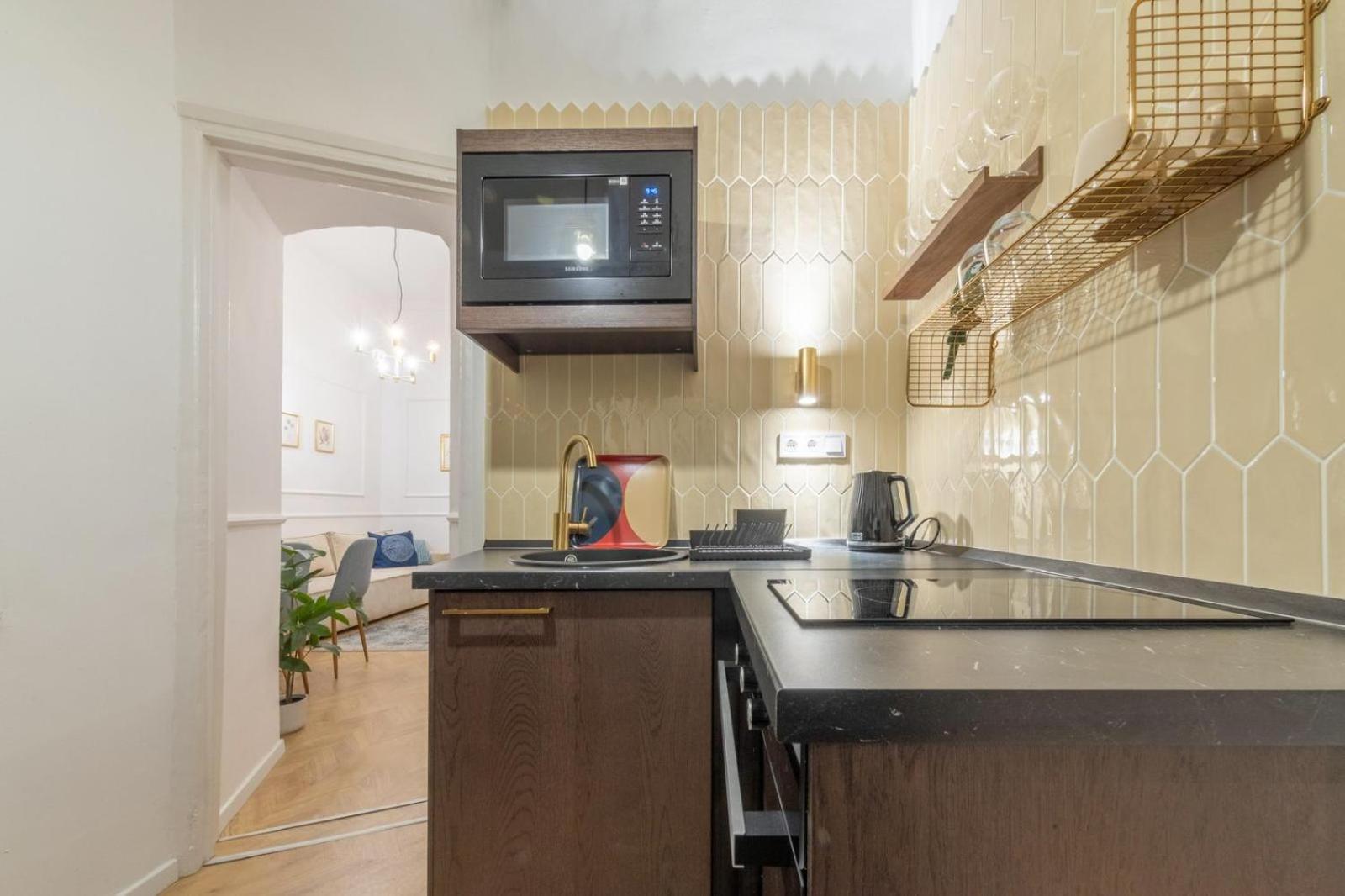 Sass Twins Apartment Next To The Basilica S2 view 4