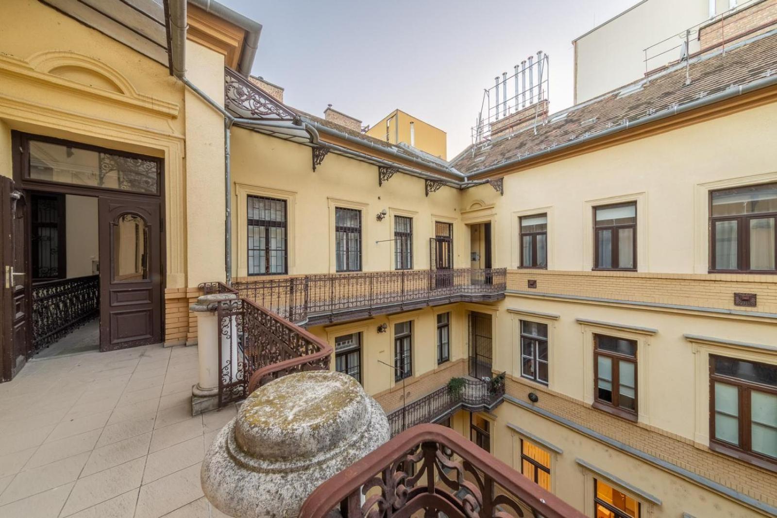 Sass Twins Apartment Next To The Basilica S2 view 3