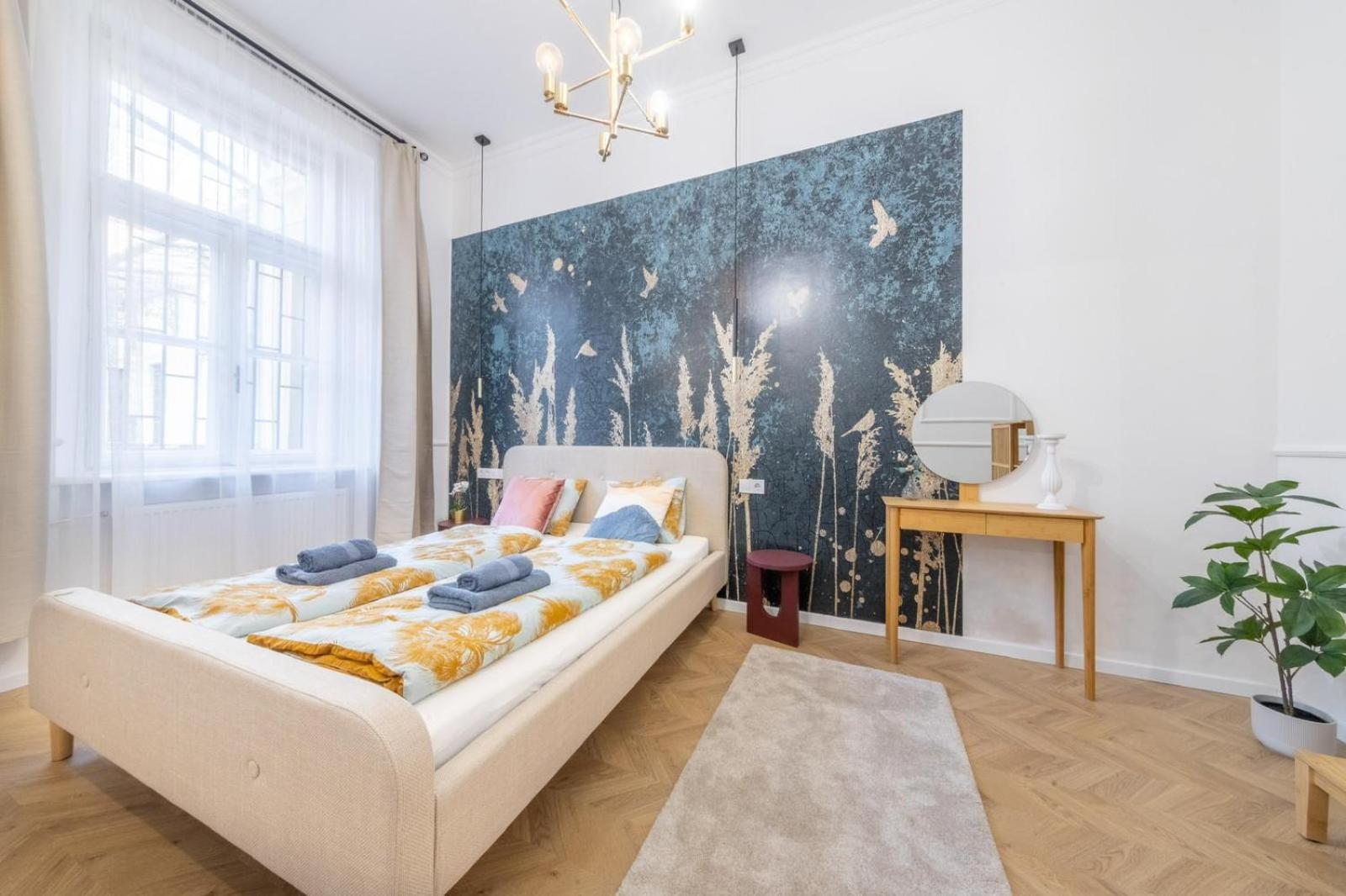 Sass Glamour Apartment Next To St Stephen Basilica S1 view 5
