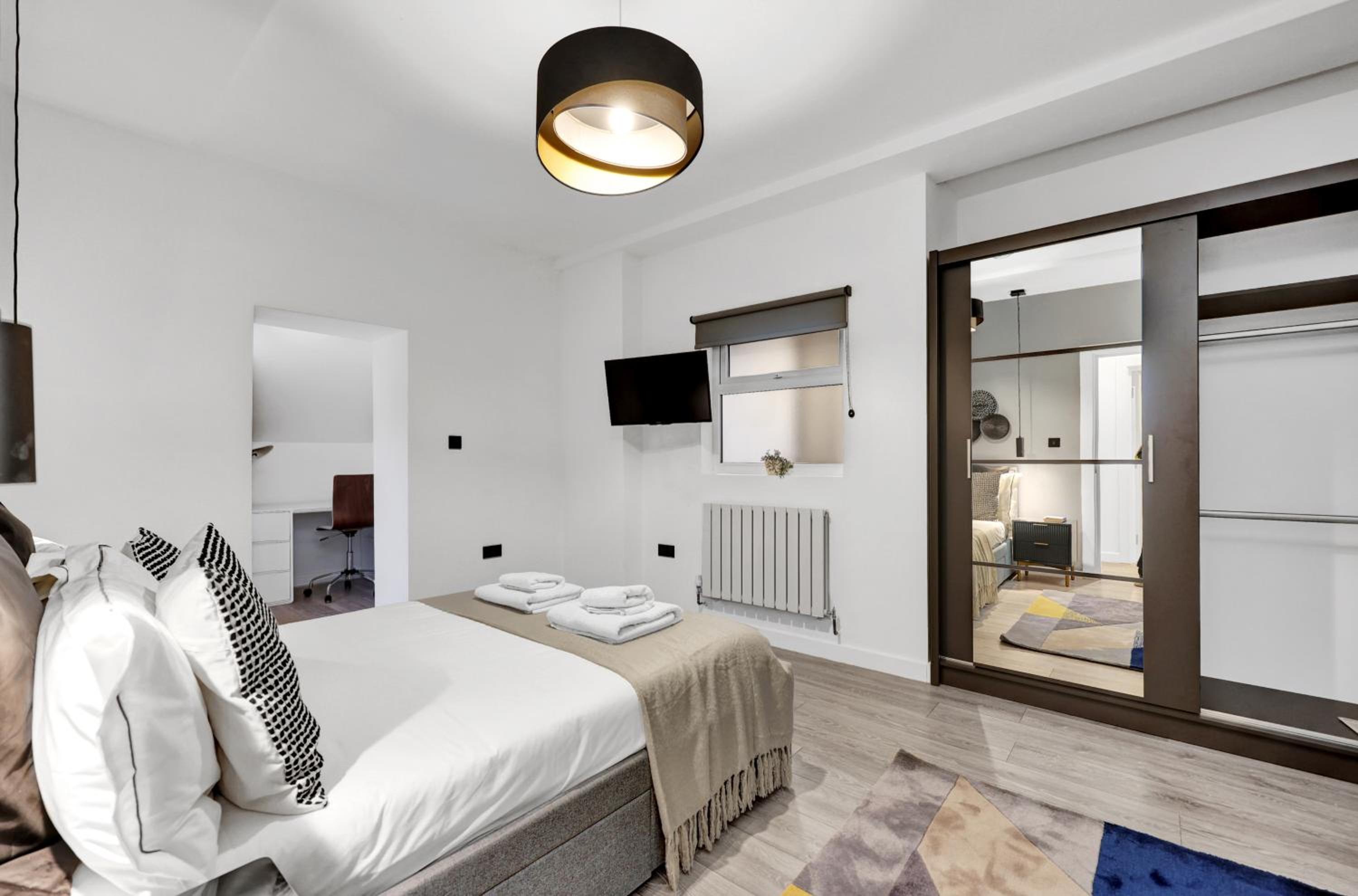 Hilldrop Apartments Short Term Rental & Flexible Renting Islington with Free WiFi, Parking & Garden