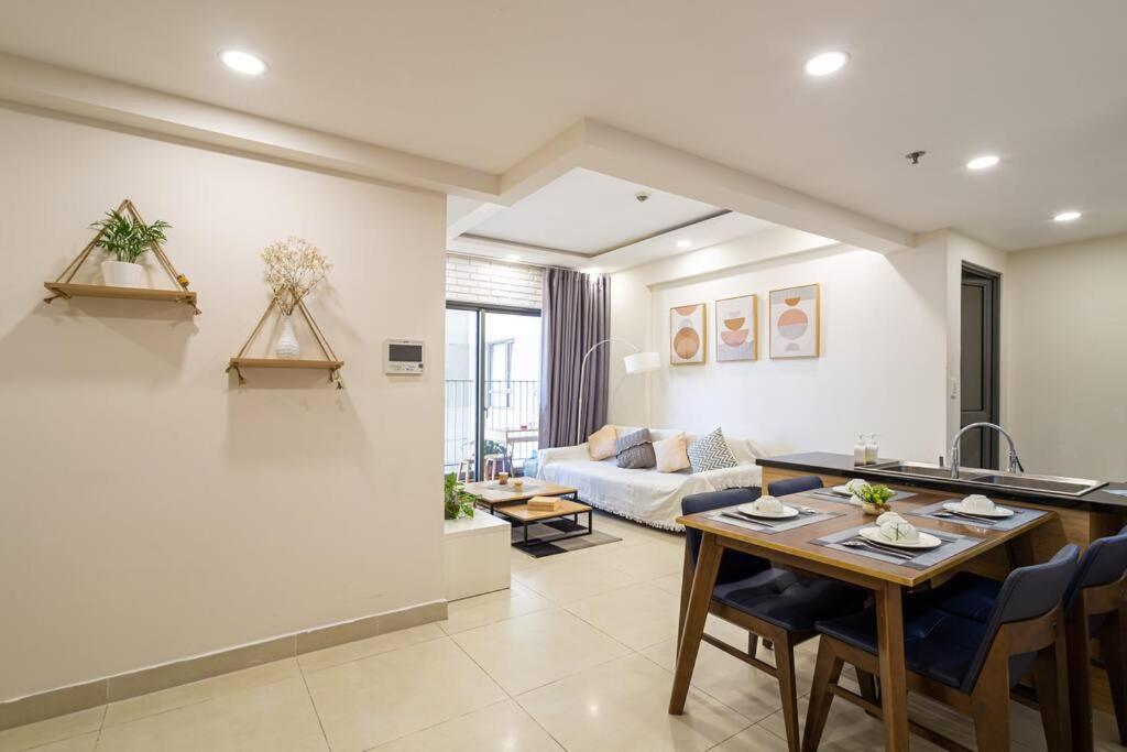 Nice Masteri ThaoDien apt near Landmark 81 2brs
