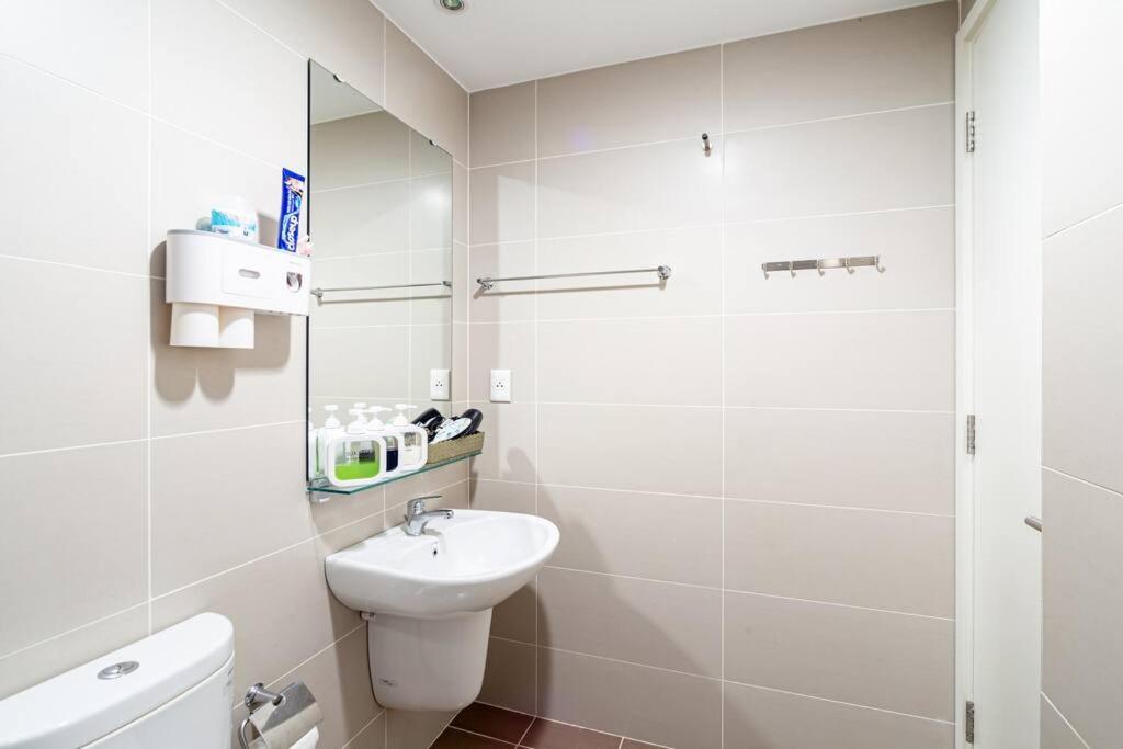 Nice Masteri ThaoDien apt near Landmark 81 2brs