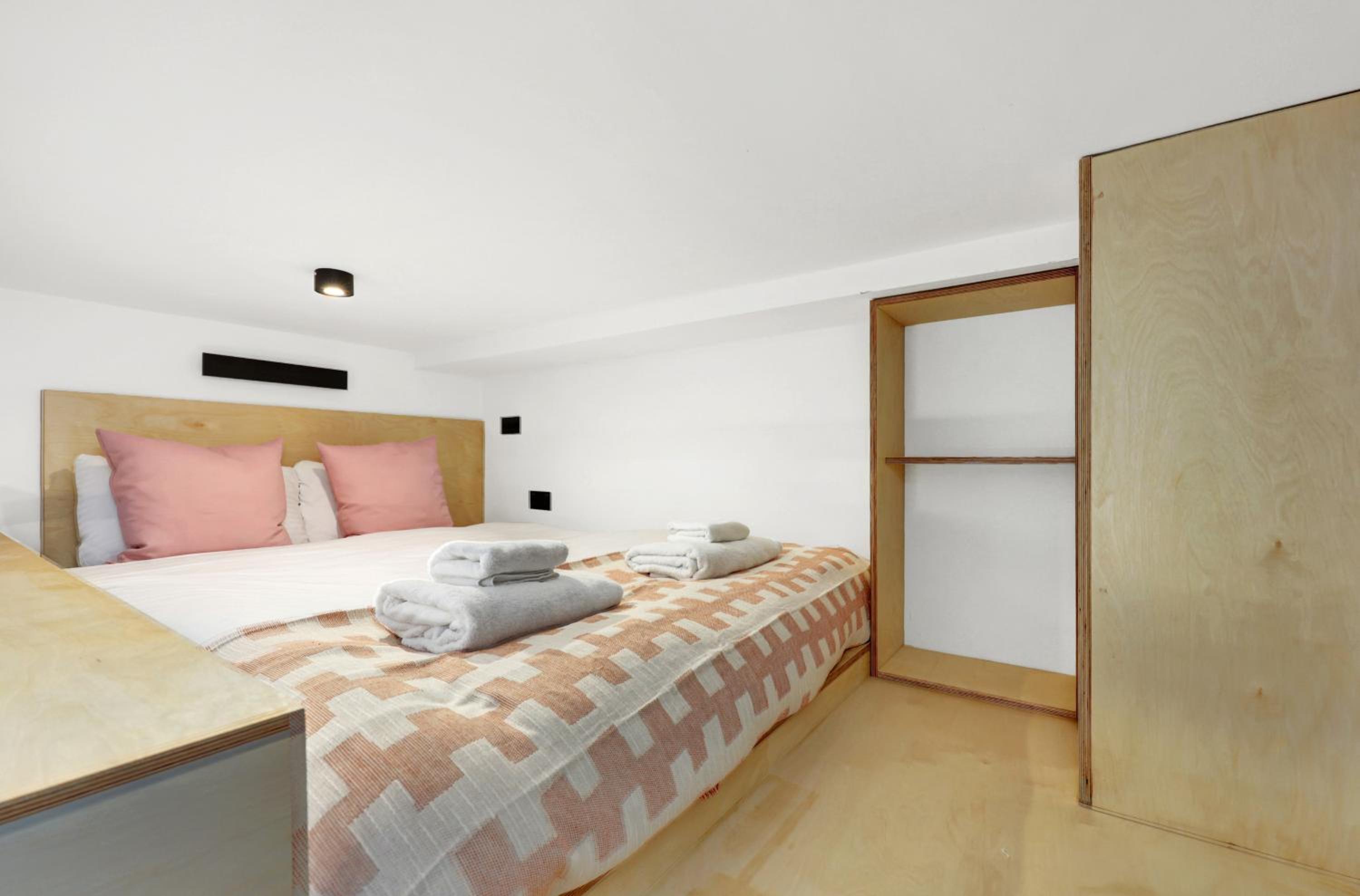 Hilldrop Apartments Short Term Rental & Flexible Renting Islington with Free WiFi, Parking & Garden