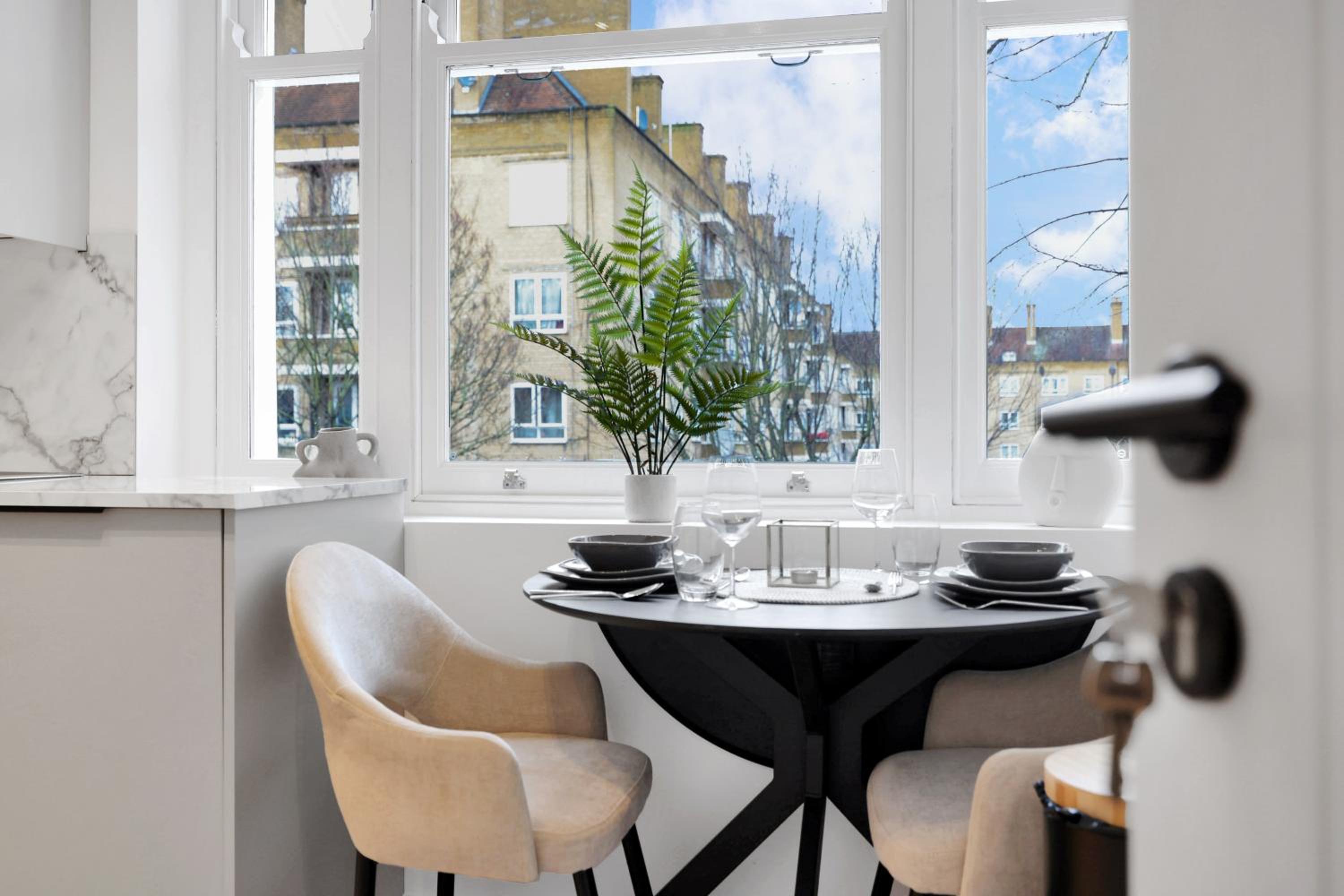 Hilldrop Apartments Short Term Rental & Flexible Renting Islington with Free WiFi, Parking & Garden