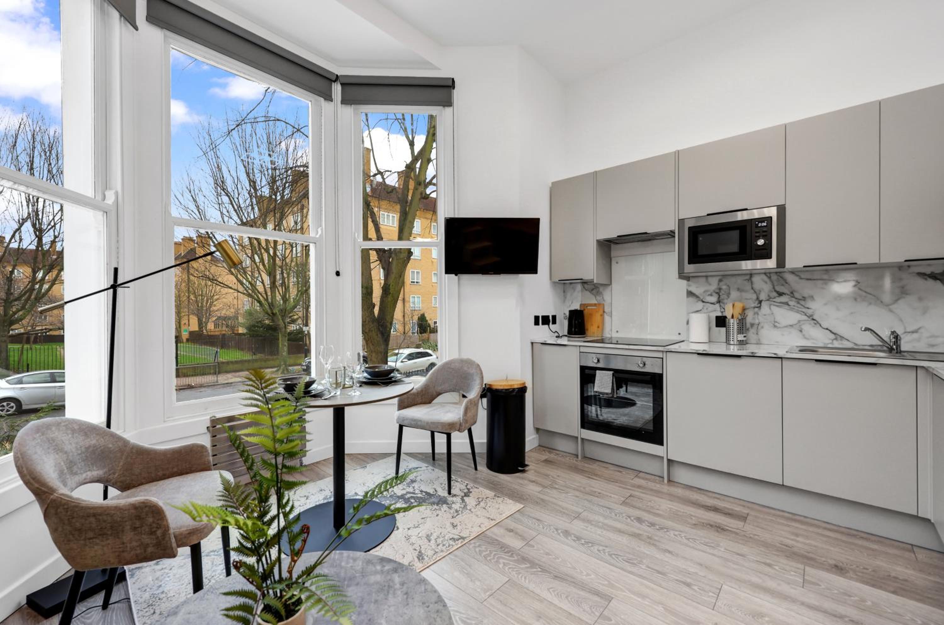 Hilldrop Apartments Short Term Rental & Flexible Renting Islington with Free WiFi, Parking & Garden