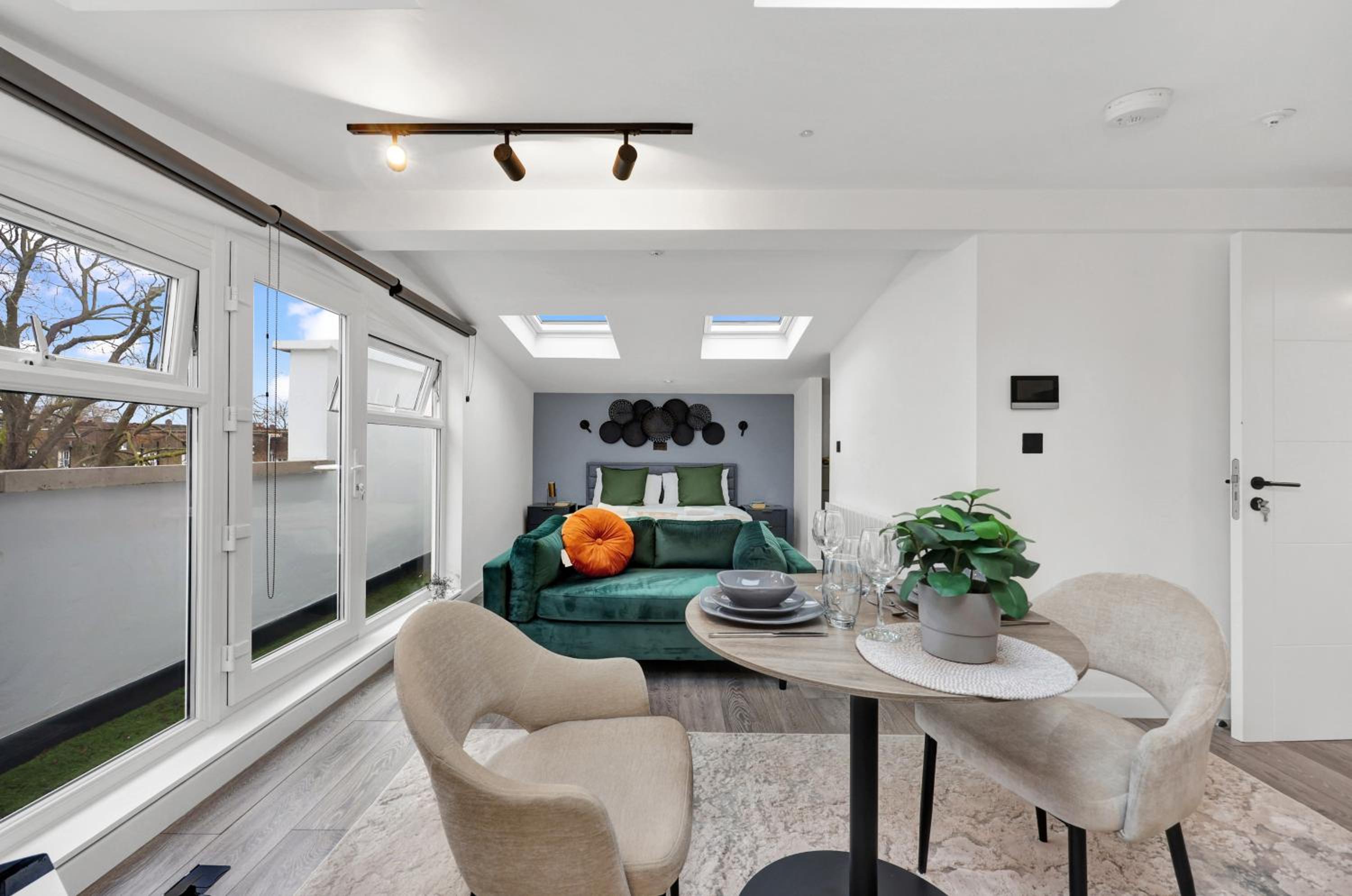 Hilldrop Apartments Short Term Rental & Flexible Renting Islington with Free WiFi, Parking & Garden