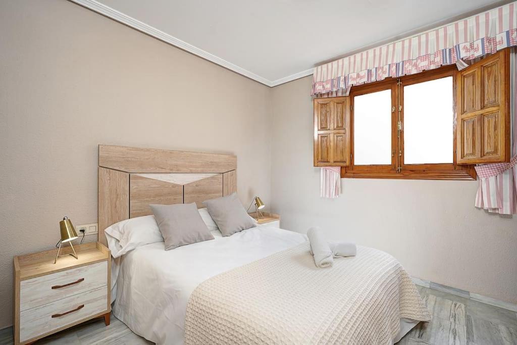Apartamento Granada Centro. ÁTICO Ayuntamiento