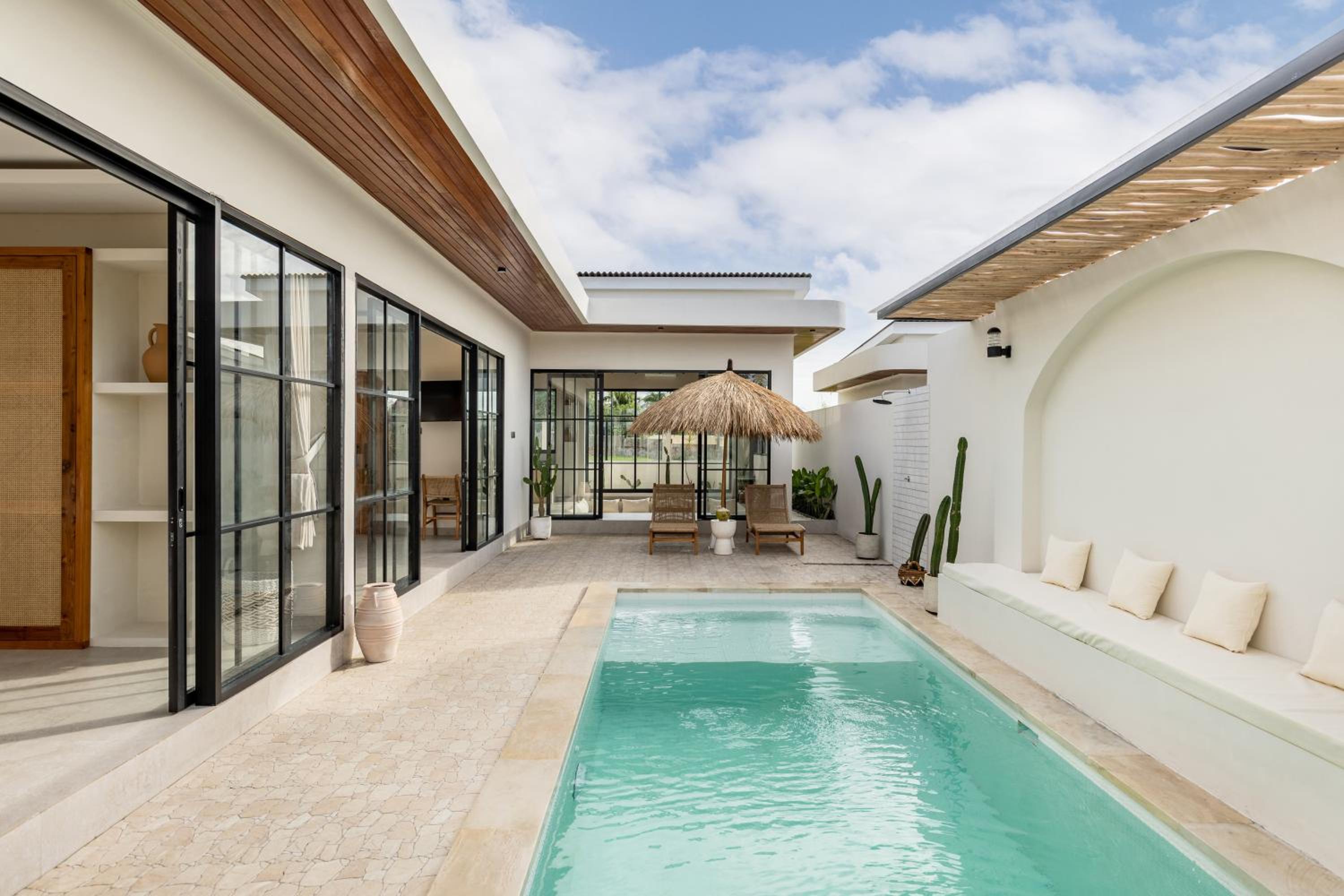8 Min to Beach NEW Luxe Villa w/Cinema + Pool