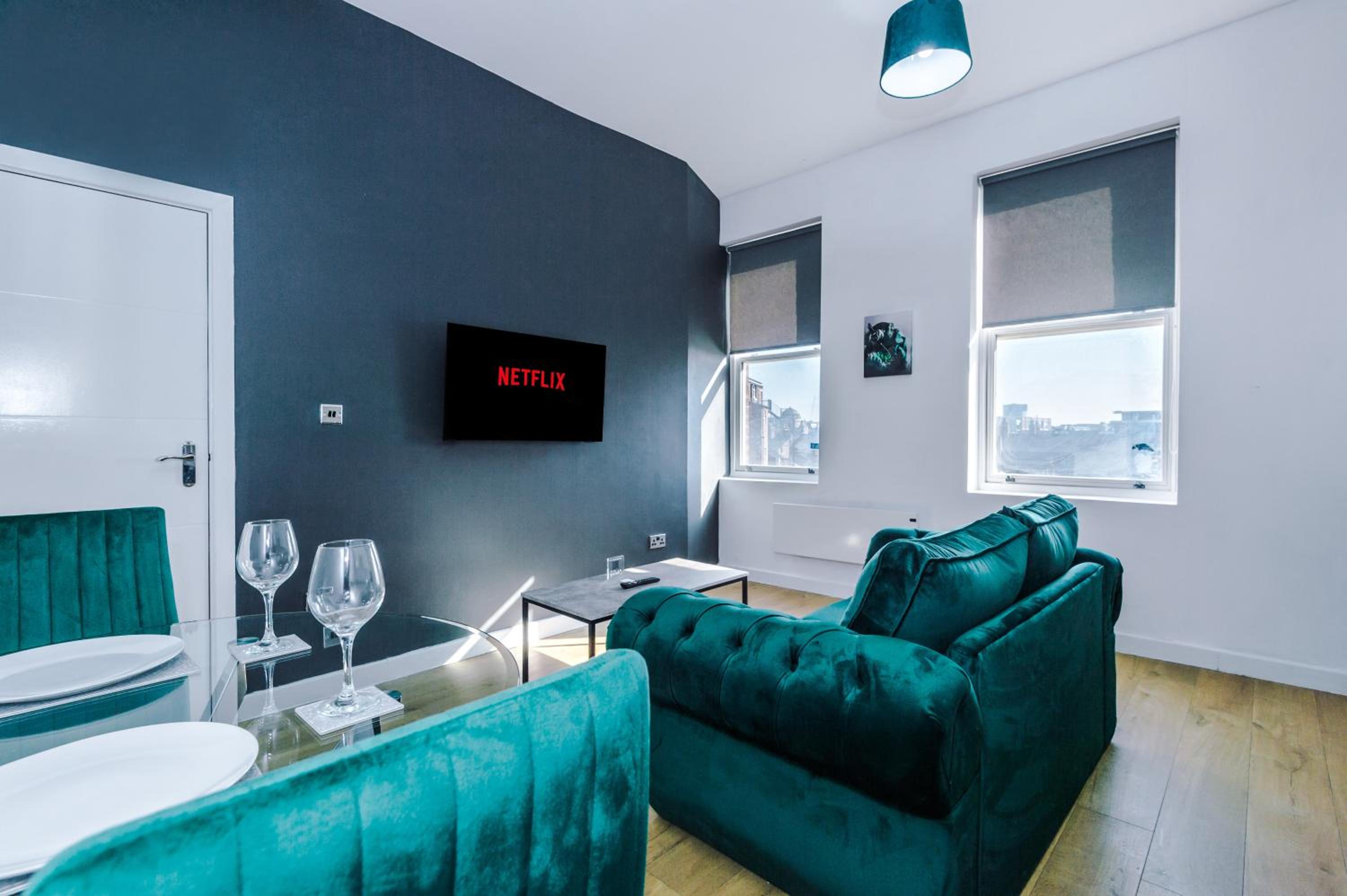 Stylish Apartment located in the City Centre of Liverpool - Web-exclusive offers at a-kapartments view 5