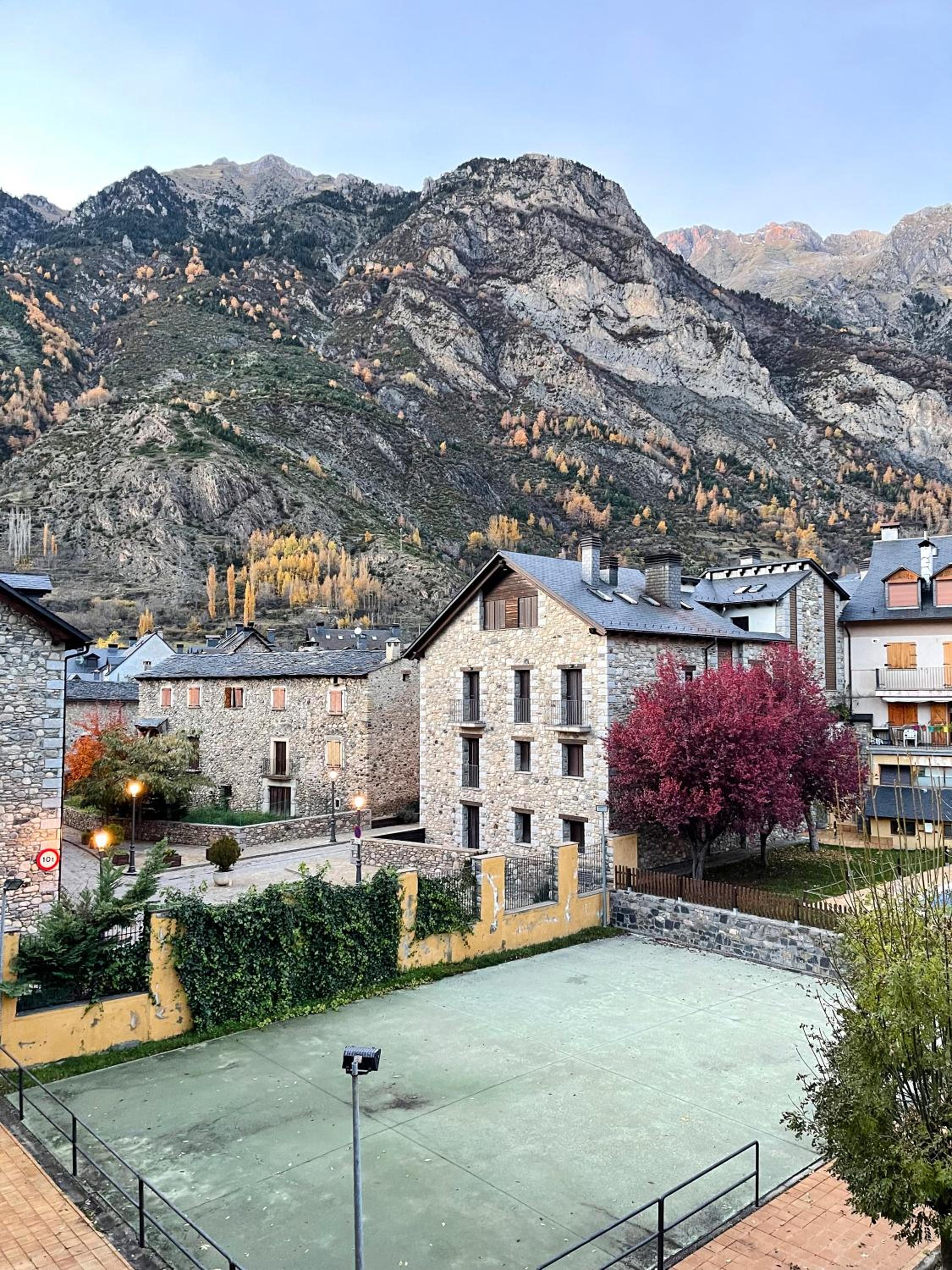 Apartamento en el centro de Benasque con piscina