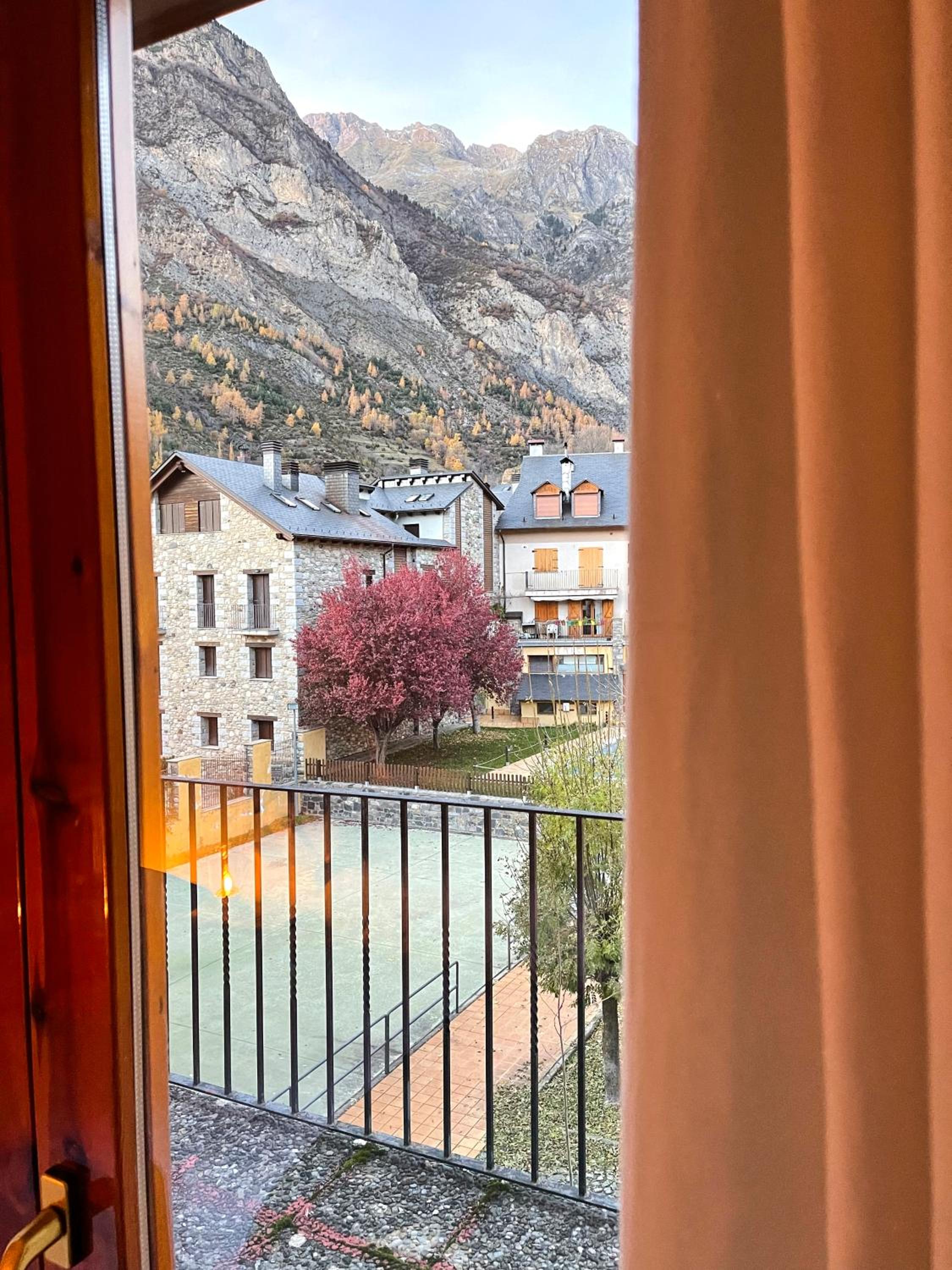 Apartamento en el centro de Benasque con piscina