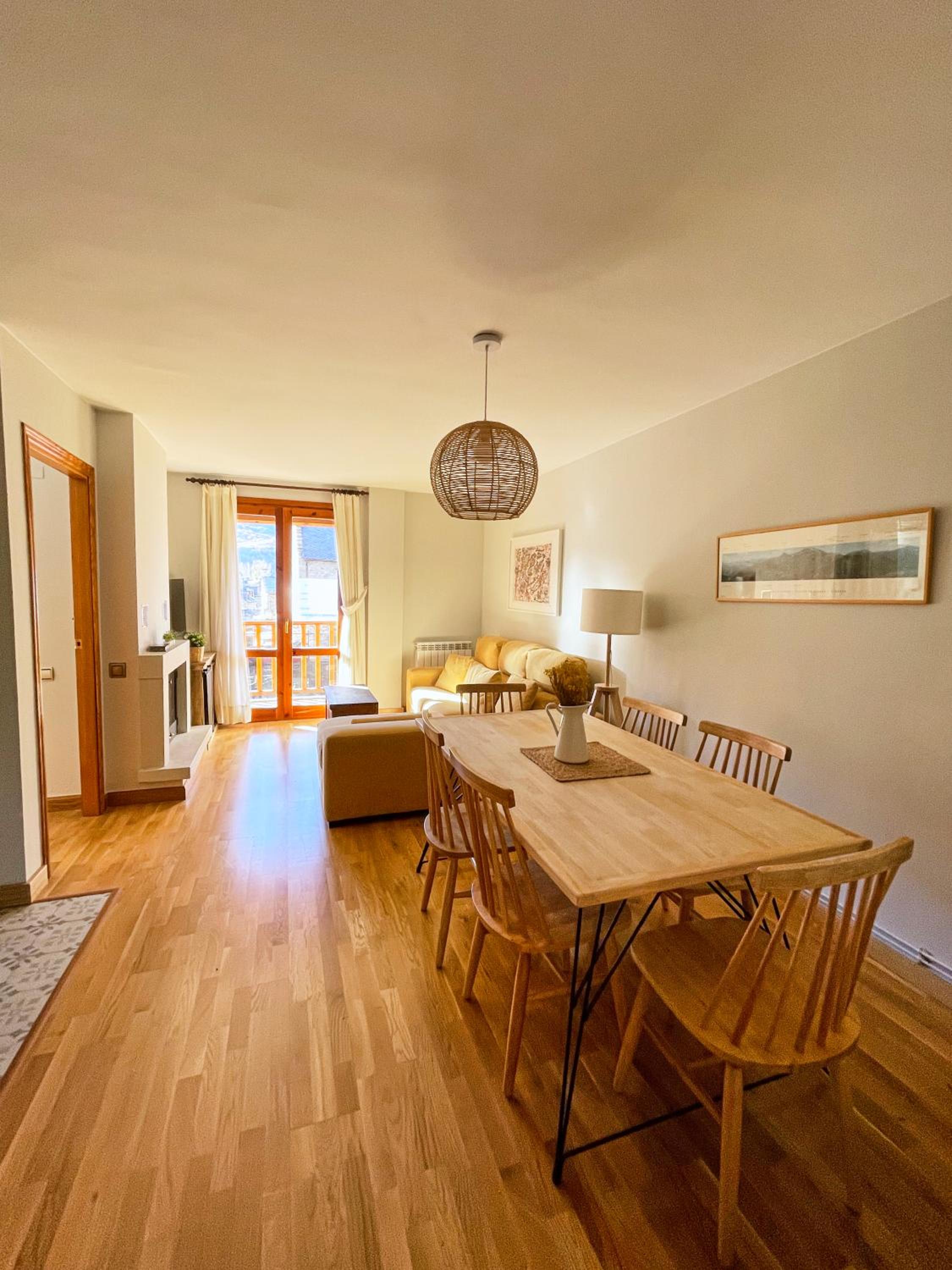 Apartamento en el centro de Benasque con piscina