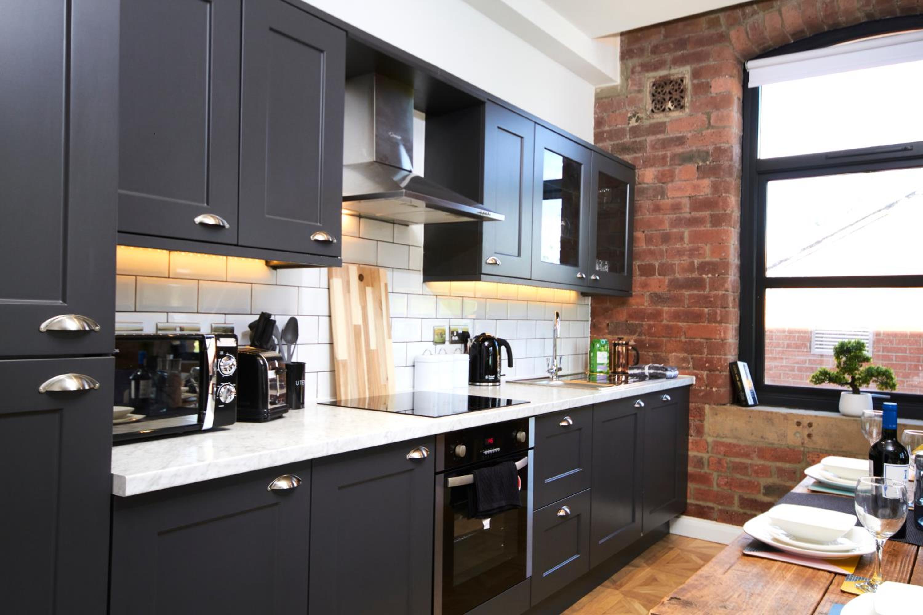 Sleek Manhattan Style Apartment in Central Leeds view 5