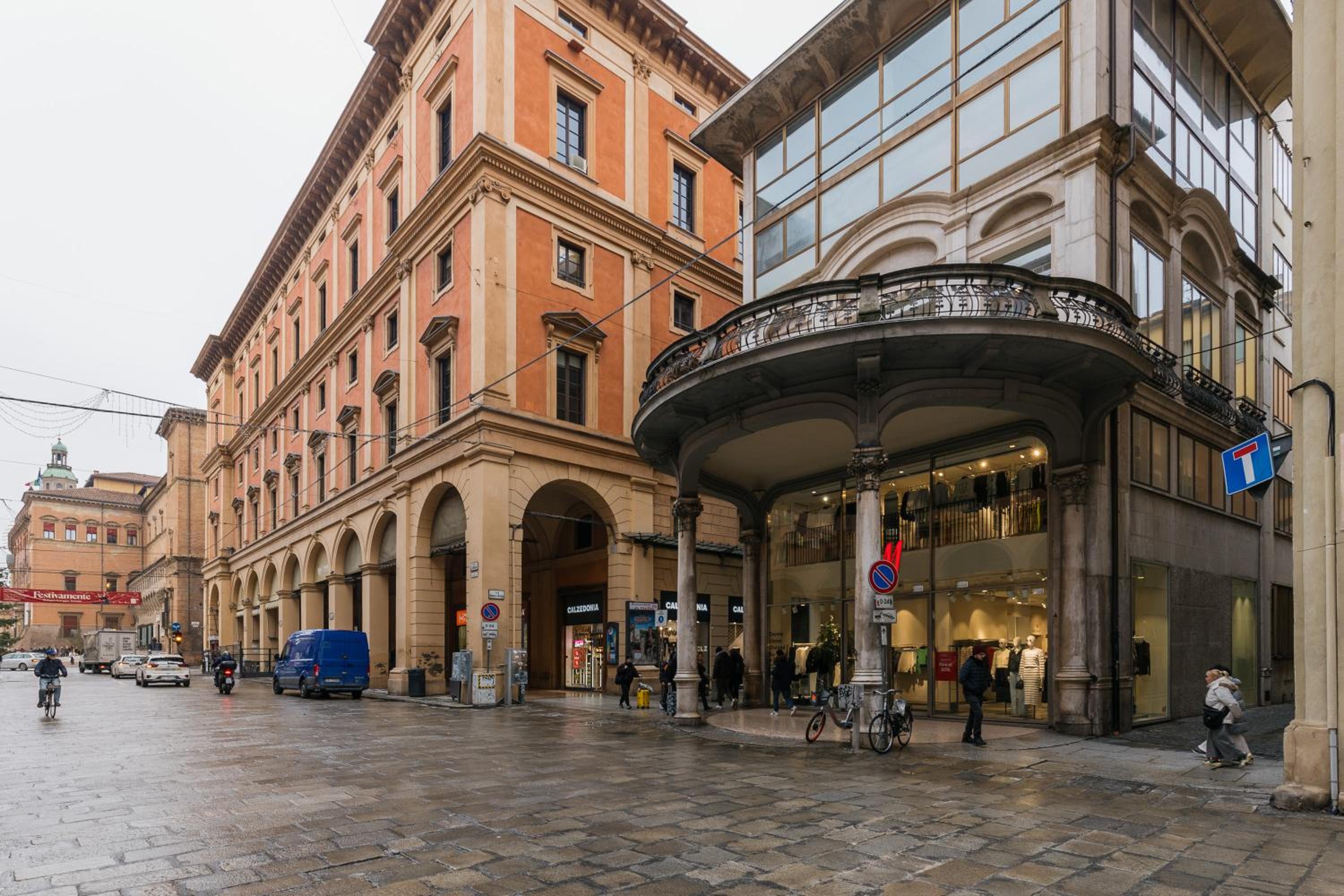 A Due Passi da Piazza Maggiore 4 view 2