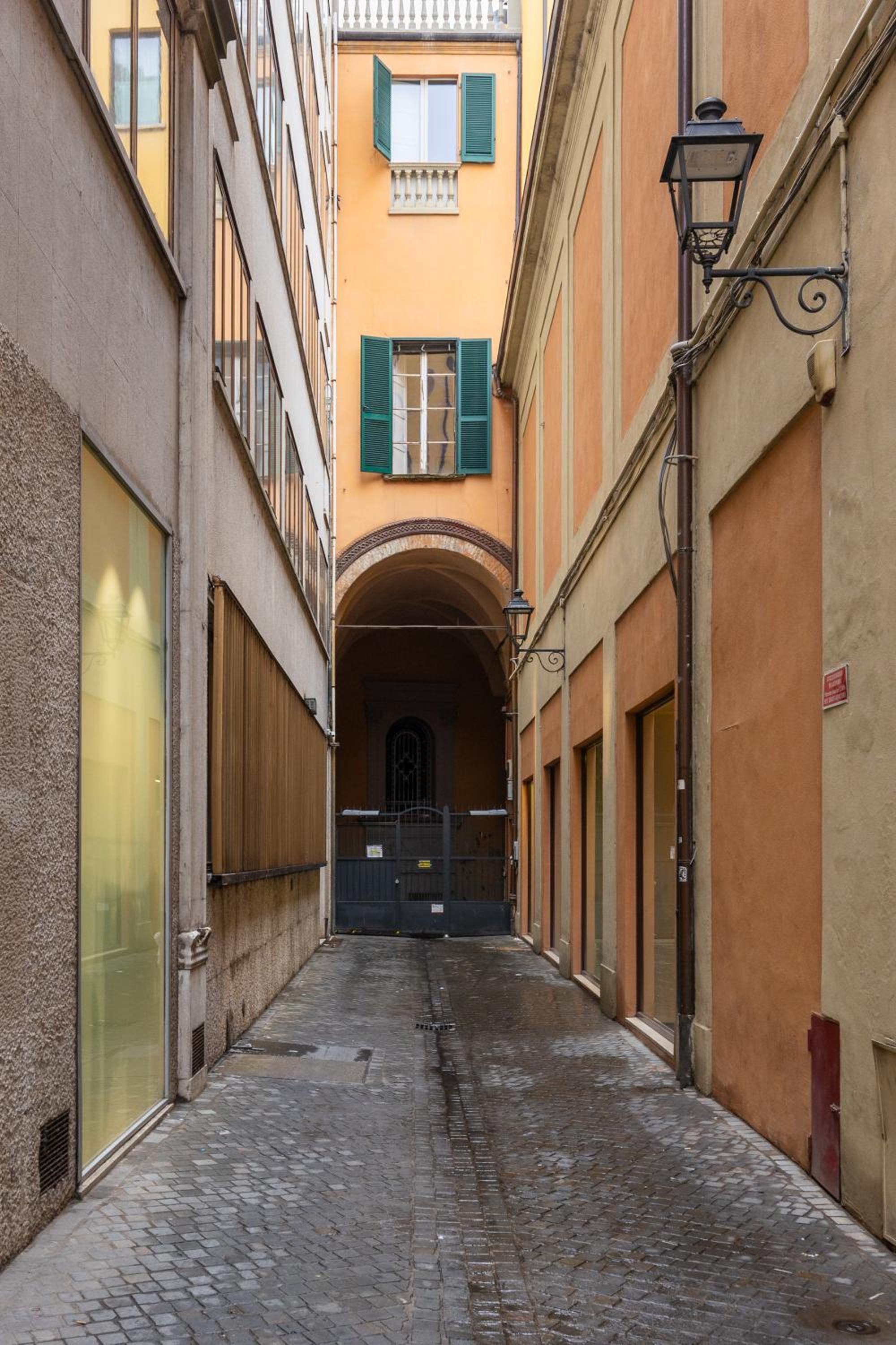 A Due Passi da Piazza Maggiore 4 view 4