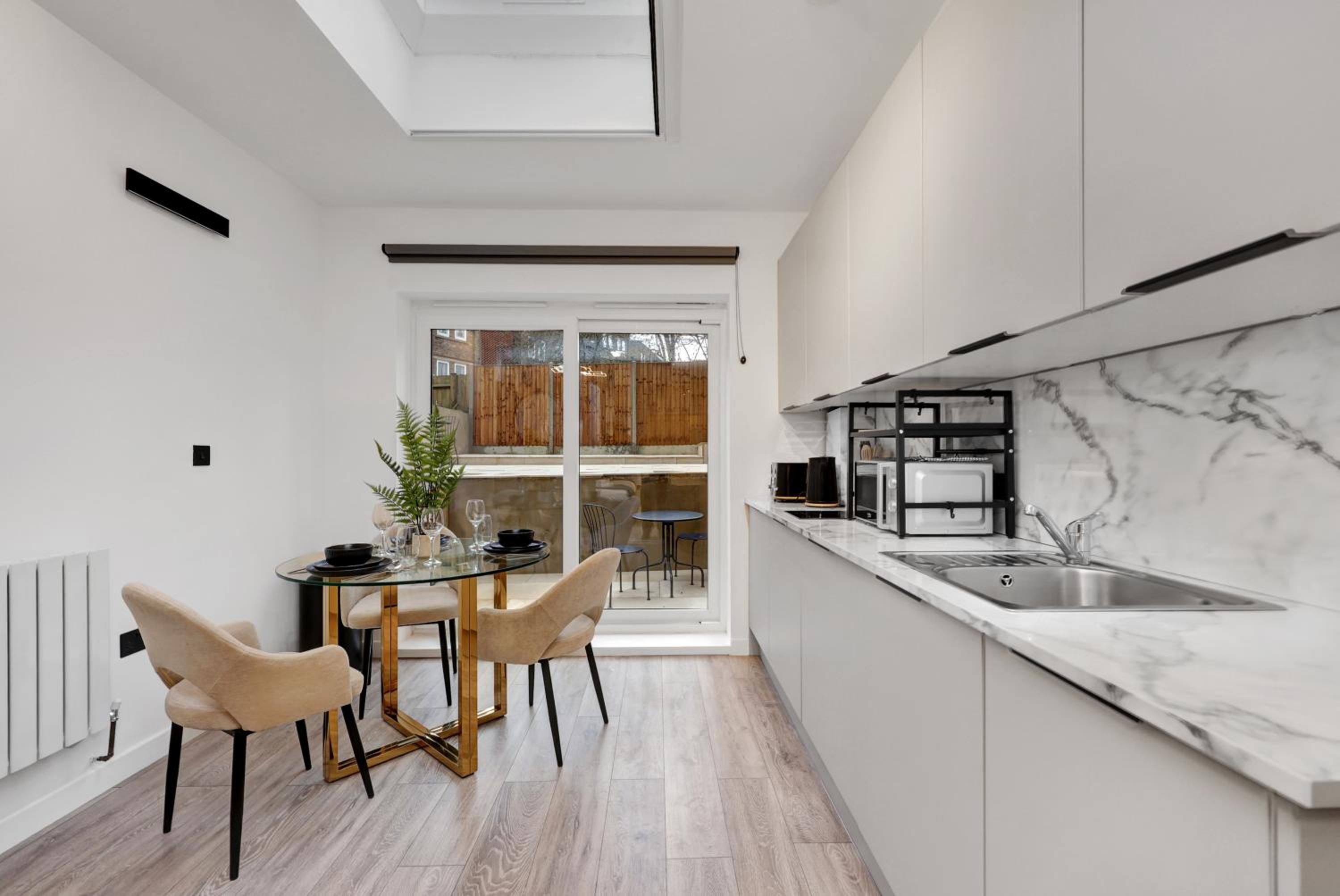 Hilldrop Apartments Short Term Rental & Flexible Renting Islington with Free WiFi, Parking & Garden