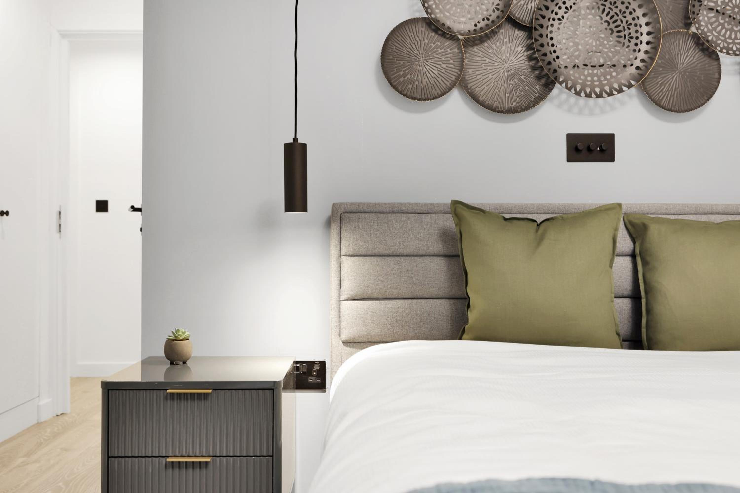 Hilldrop Apartments Short Term Rental & Flexible Renting Islington with Free WiFi, Parking & Garden