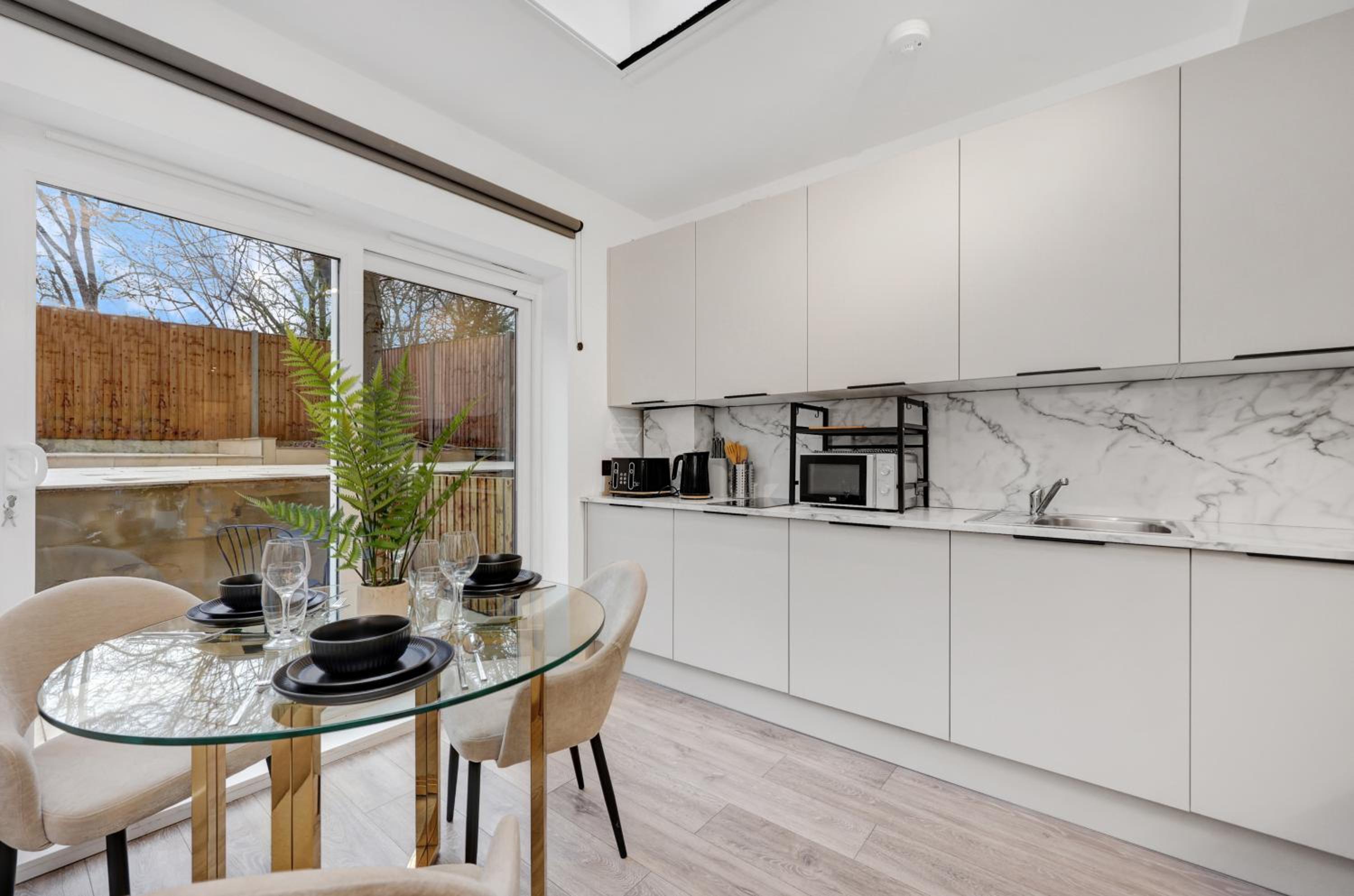 Hilldrop Apartments Short Term Rental & Flexible Renting Islington with Free WiFi, Parking & Garden
