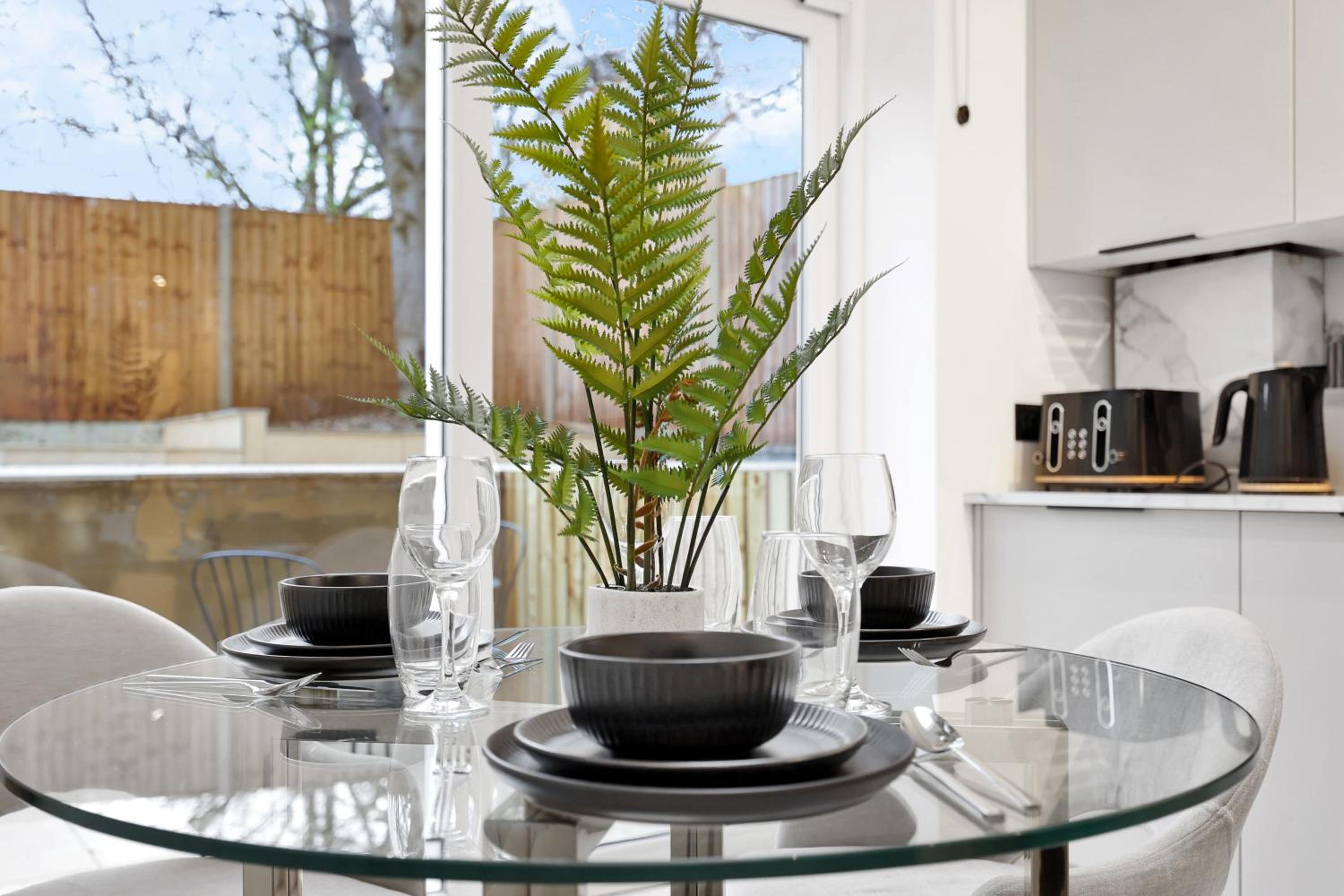 Hilldrop Apartments Short Term Rental & Flexible Renting Islington with Free WiFi, Parking & Garden