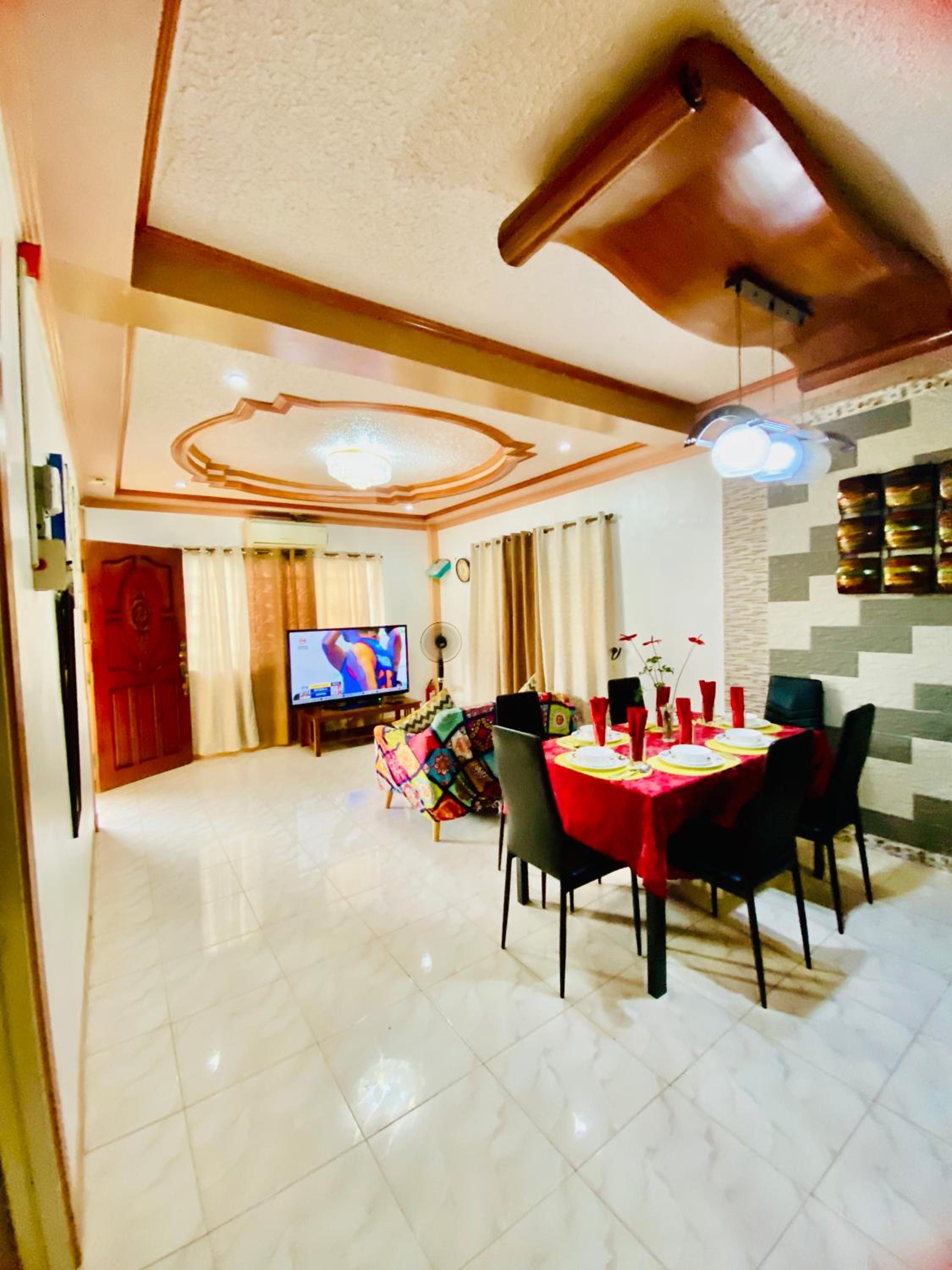 Len Staycation in Panabo 3BDR-2BR-Downstairs Wifi Netflix