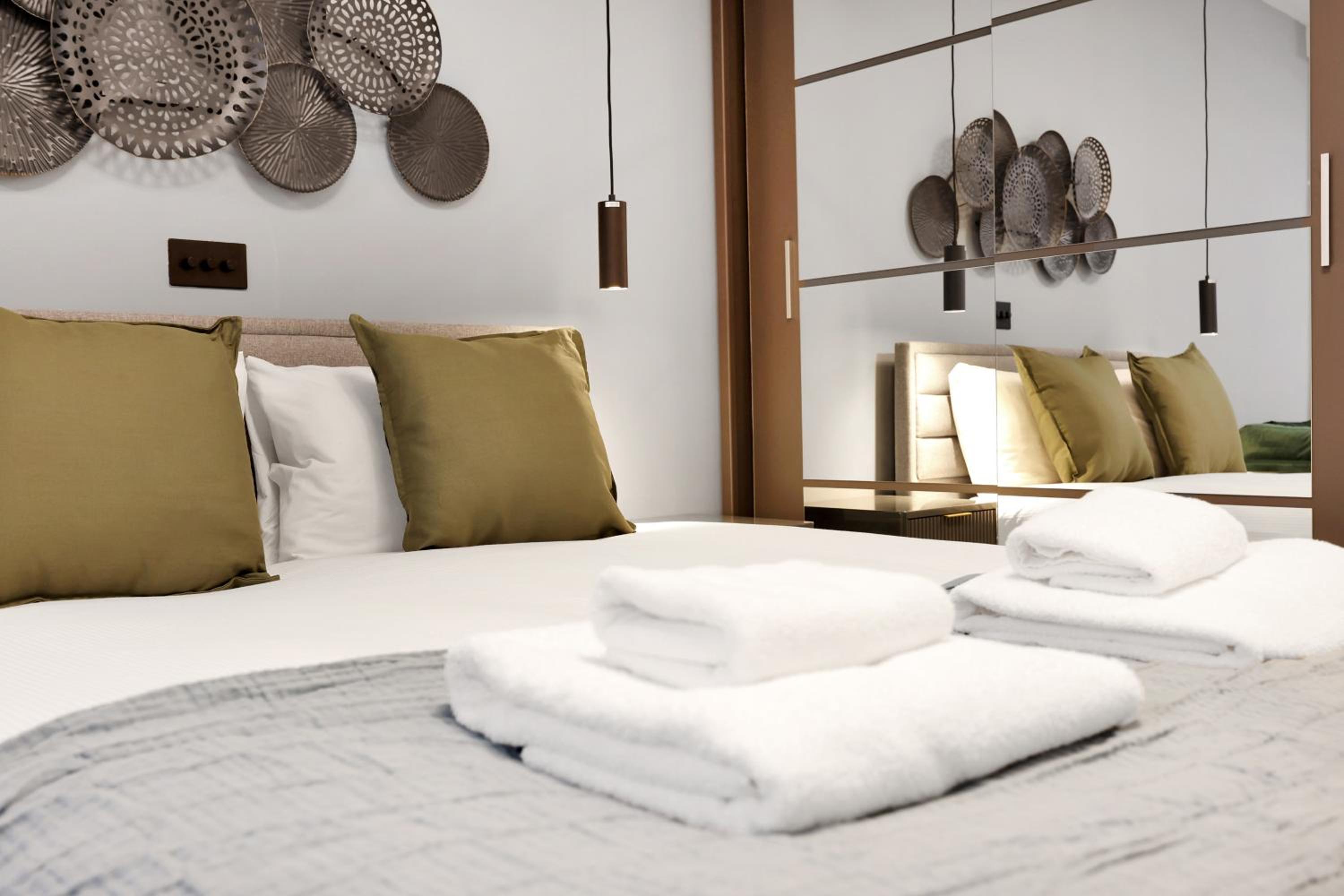 Hilldrop Apartments Short Term Rental & Flexible Renting Islington with Free WiFi, Parking & Garden